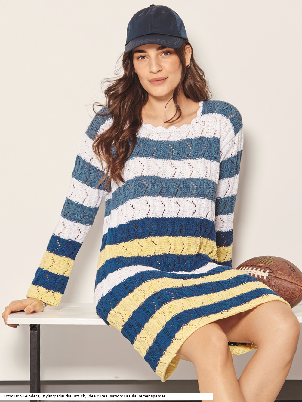 Modellansicht Bild 1: Kleid mit Ajourmuster