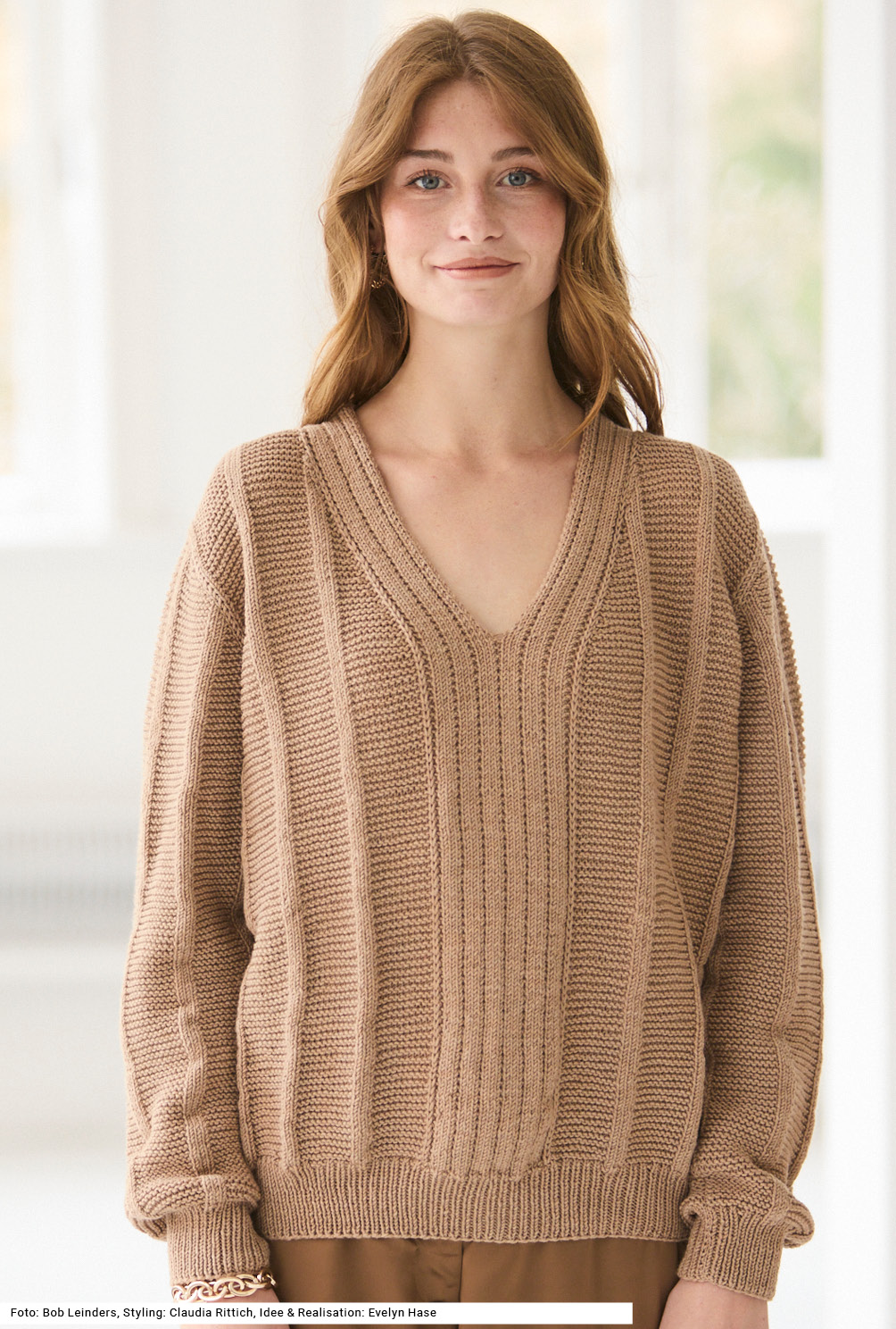 Modellansicht Bild 2: Pulli mit V-Ausschnitt
