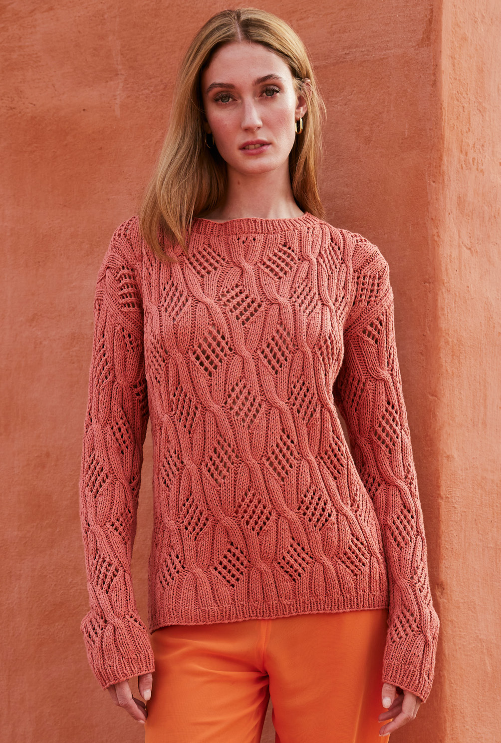 Modellansicht Bild 3: Pulli im Zopf-Ajourmuster