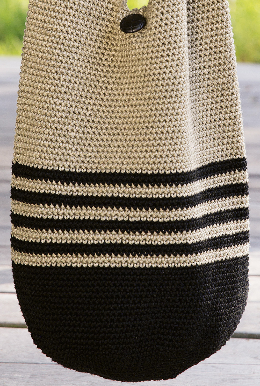 Stabile Beuteltasche aus Baumwolle in festem Maschenmuster in Beige/ Schwarz