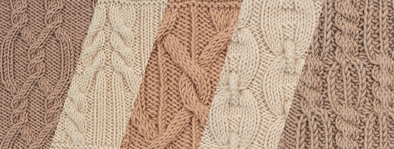 Verschiedene gestrickte Zöpfe, beige und braun, modisch, handgemacht, einzigartige Textur.
