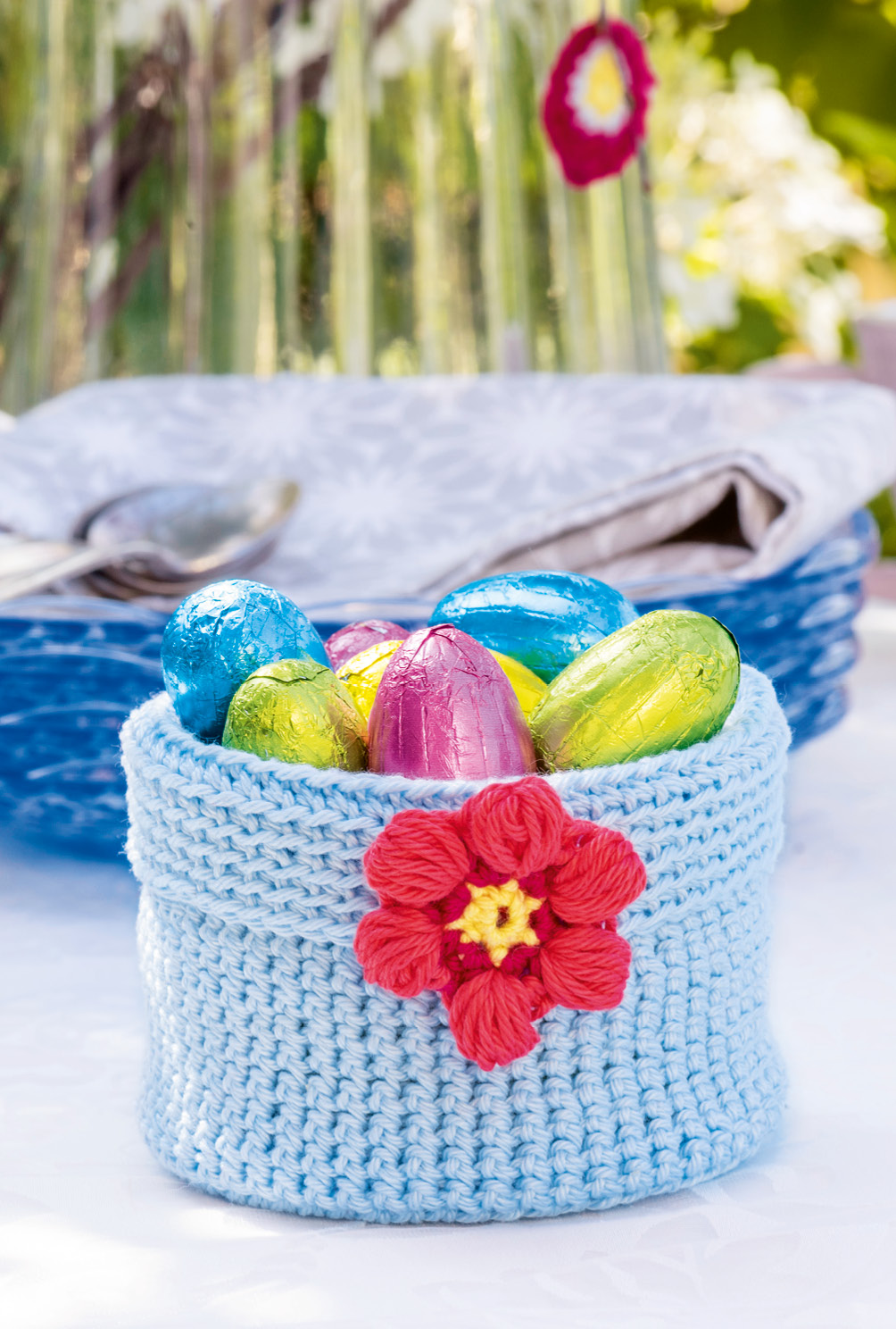 4teiliges Osterdeko-Häkel-Set mit Eiern, Küken, Blumen und Geschenkschale