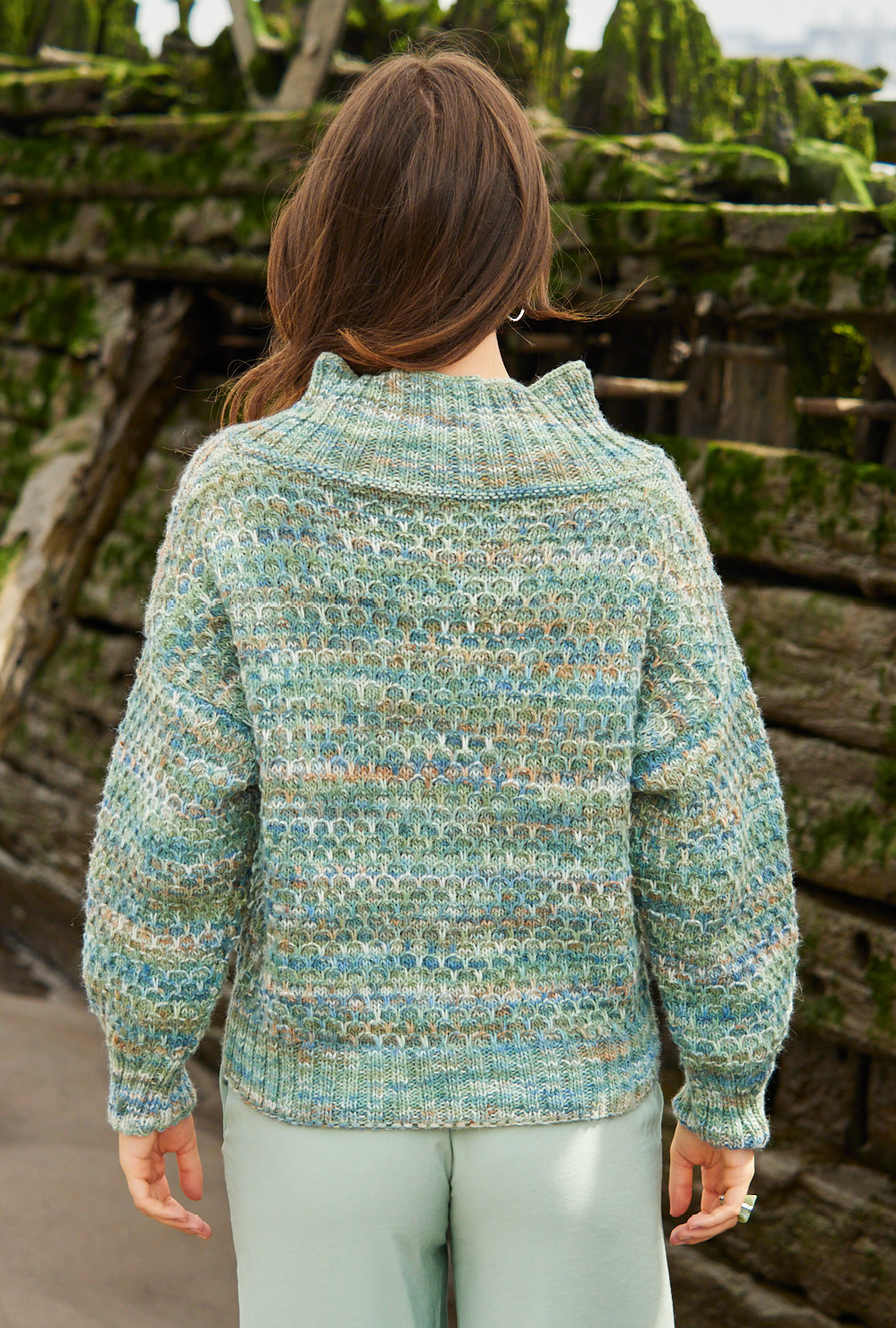 Pullover im Hebemaschenmuster in grün-blauem Farbverlauf