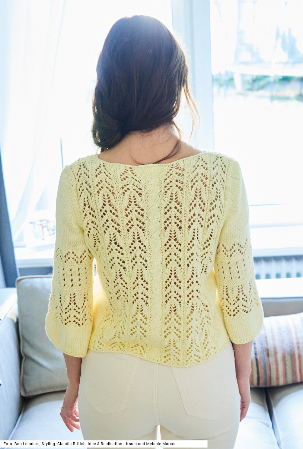 Modellansicht Bild 5: V-Ausschnittpulli mit Ajourmuster in Gelb