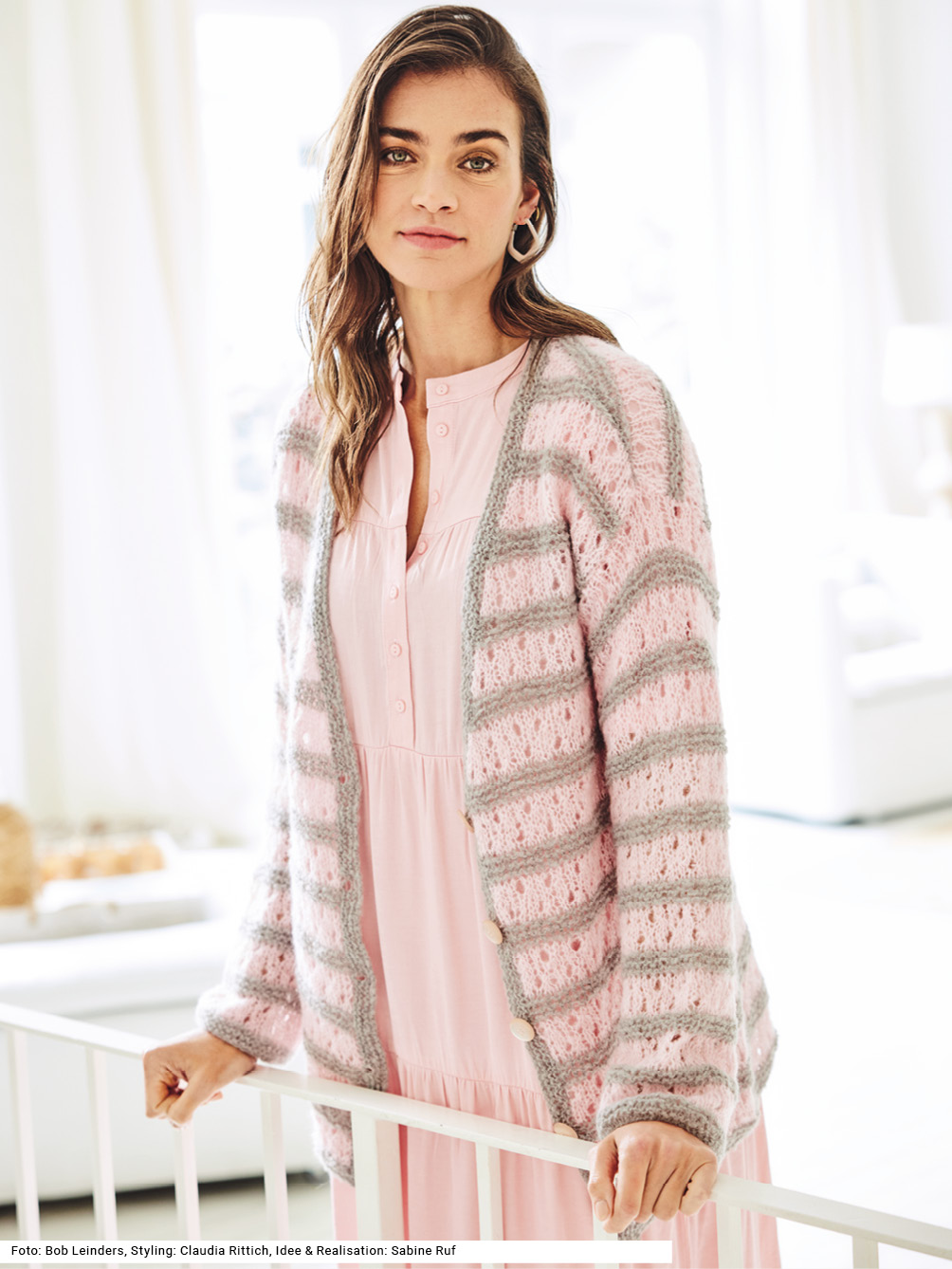 Modellansicht Bild 1: Jacke mit V-Ausschnitt