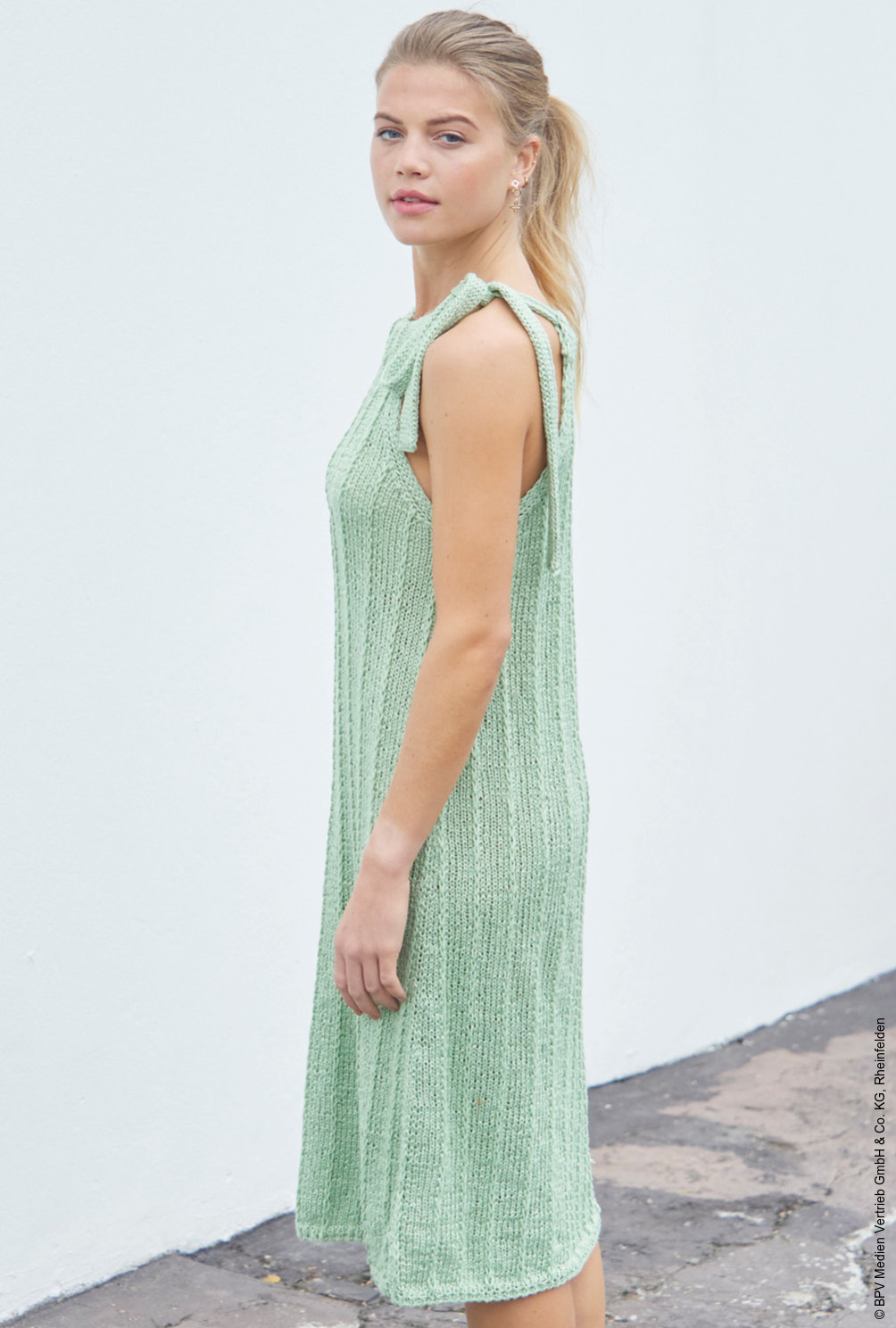 Modellansicht Bild 3: Ärmelloses Kleid in Jadegrün