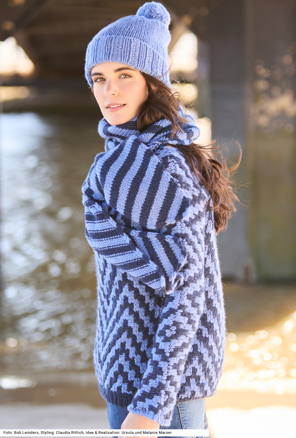 Modellansicht Bild 3: Pulli im Hebemaschenmuster mit Schal und Mütze im Hebemaschenmuster mit Schal und Mütze
