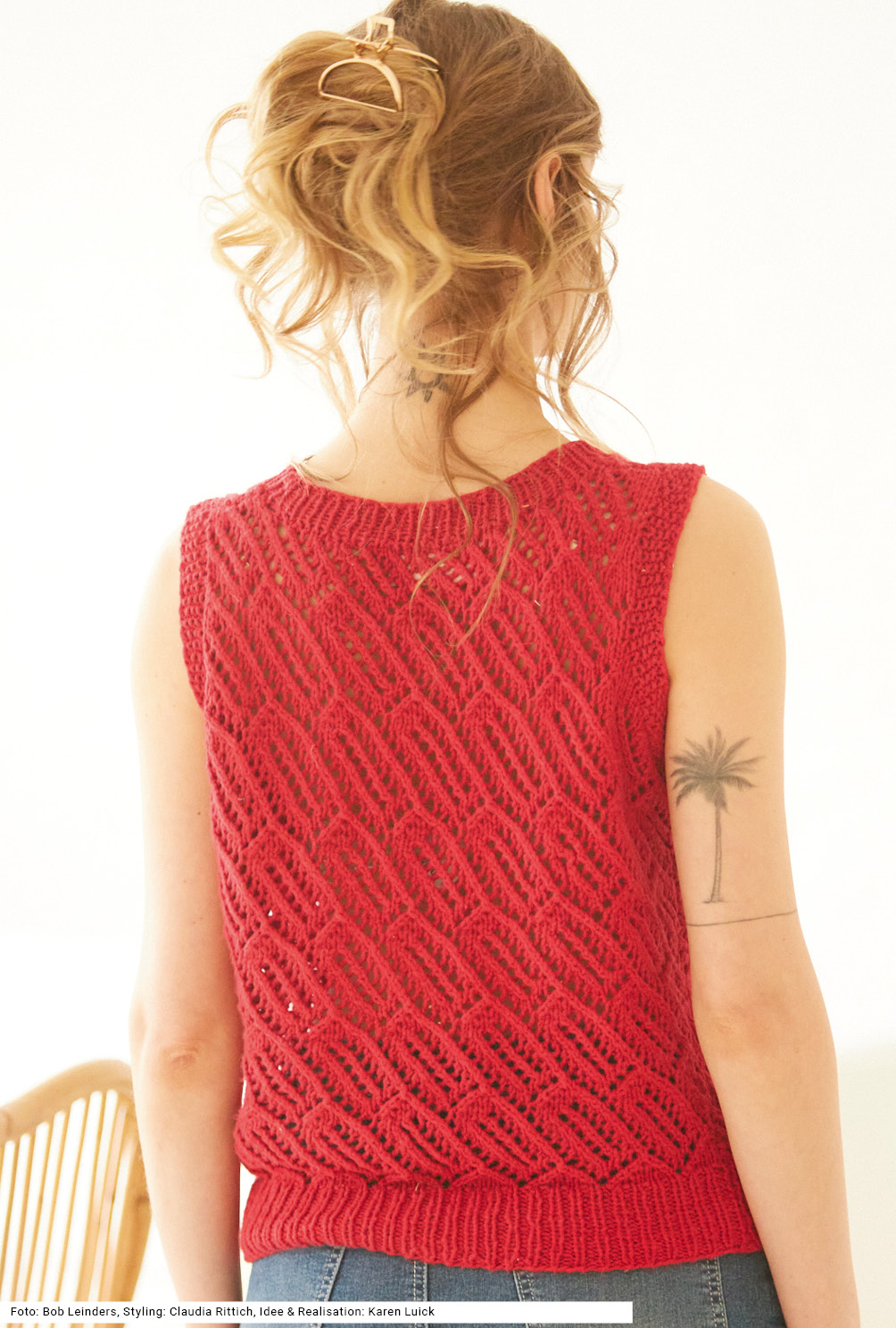Modellansicht Bild 5: Pullunder/Top mit Ajourmuster in Rot