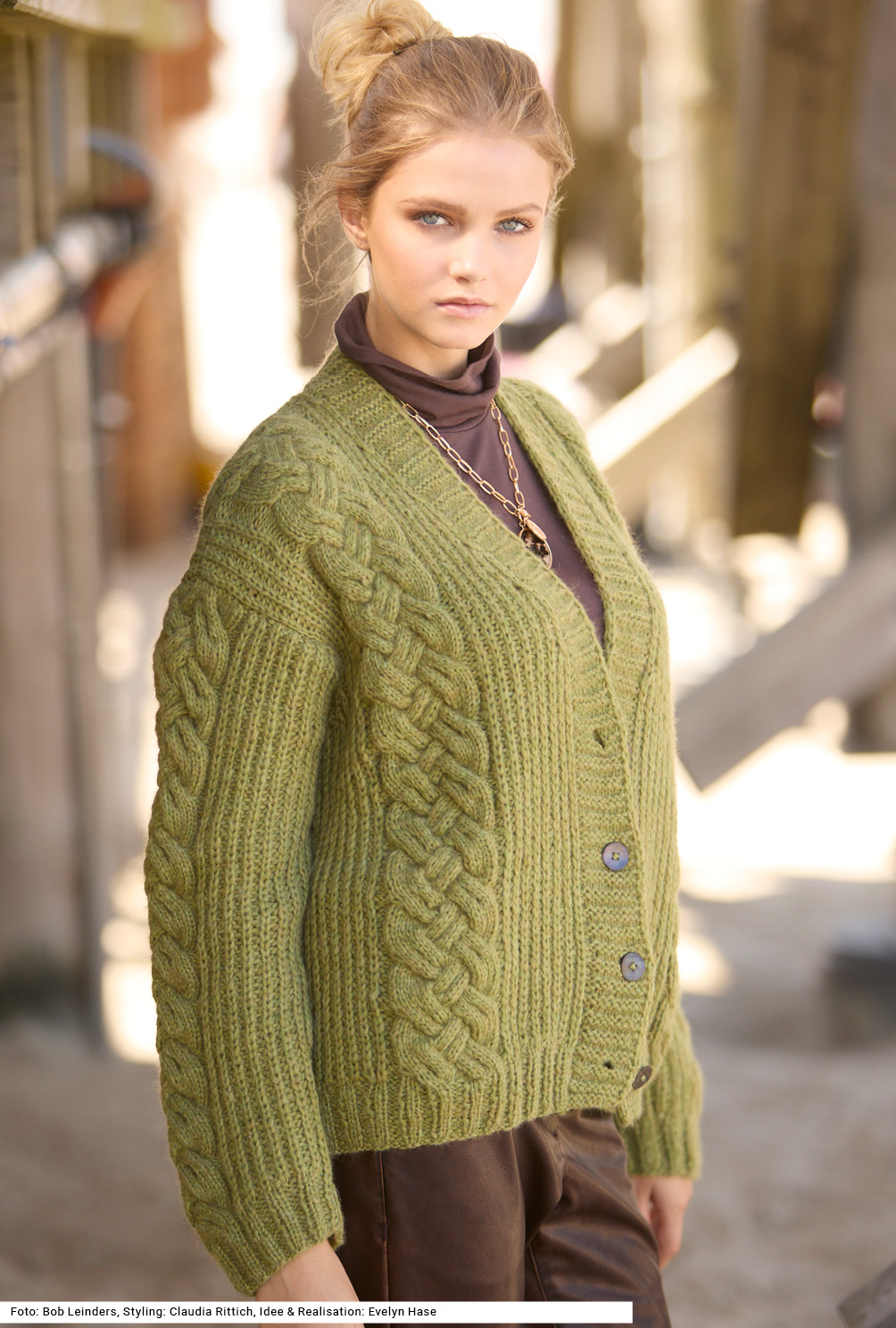 Modellansicht Bild 4: Jacke mit breiten Zöpfen