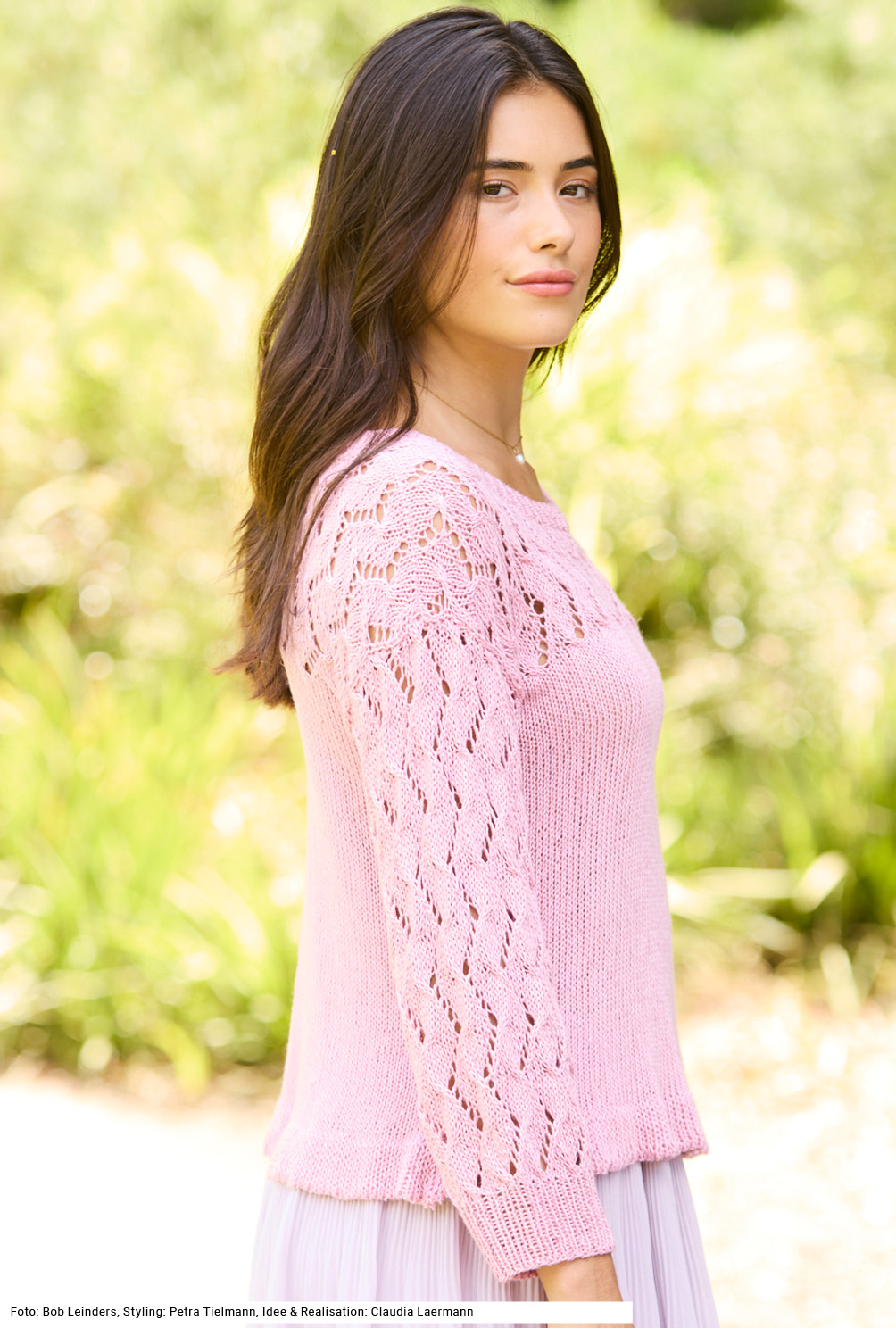 Modellansicht Bild 4: Pulli mit Ajourzopfmuster