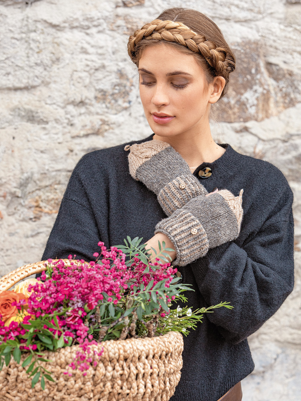 Gestrickte Marktfrauen-Handschuhe mit Fingerkappe in Beige-braun