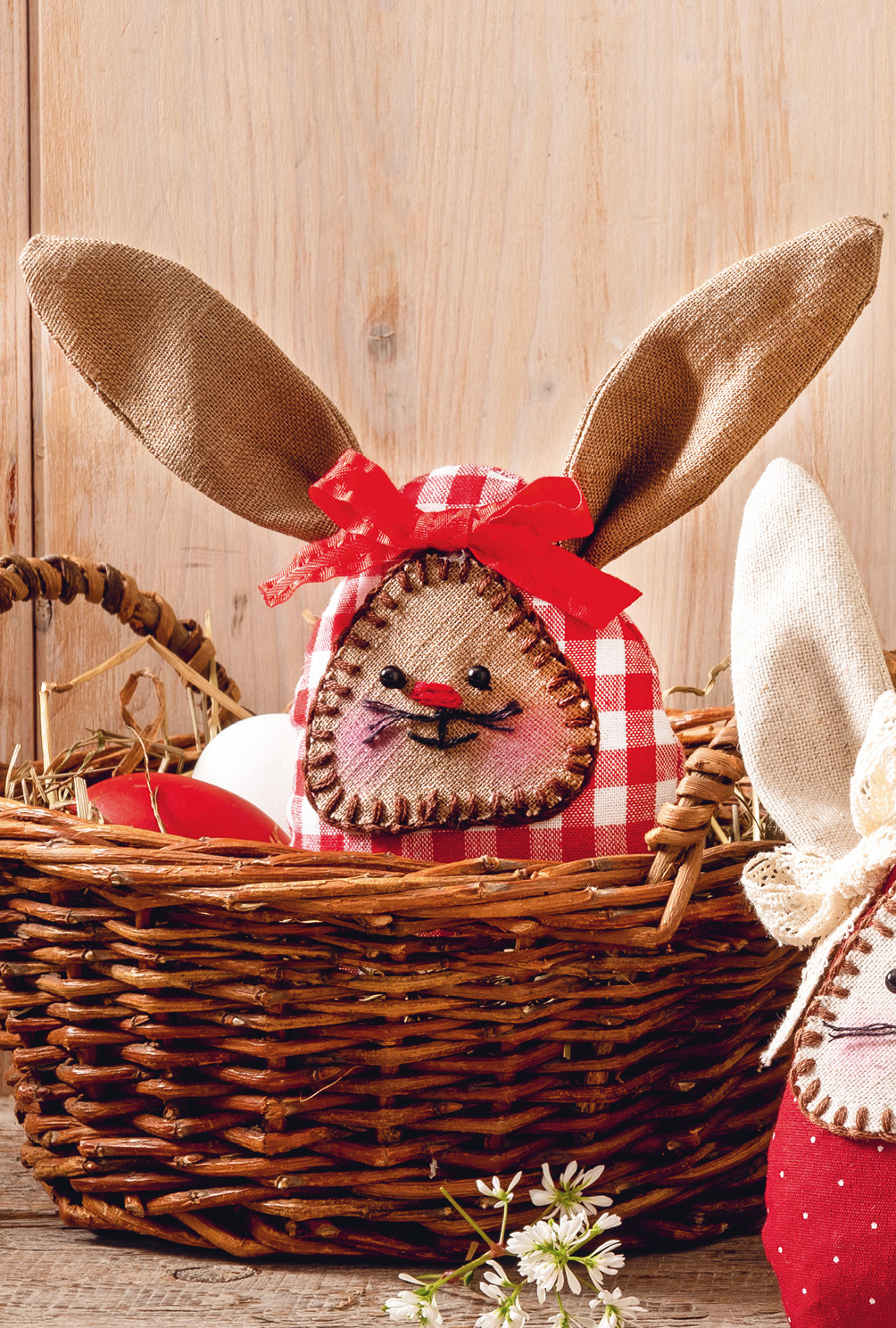 Modellansicht Bild 3: Genähte Hasenfamilie in Beige-Rot-Weiß