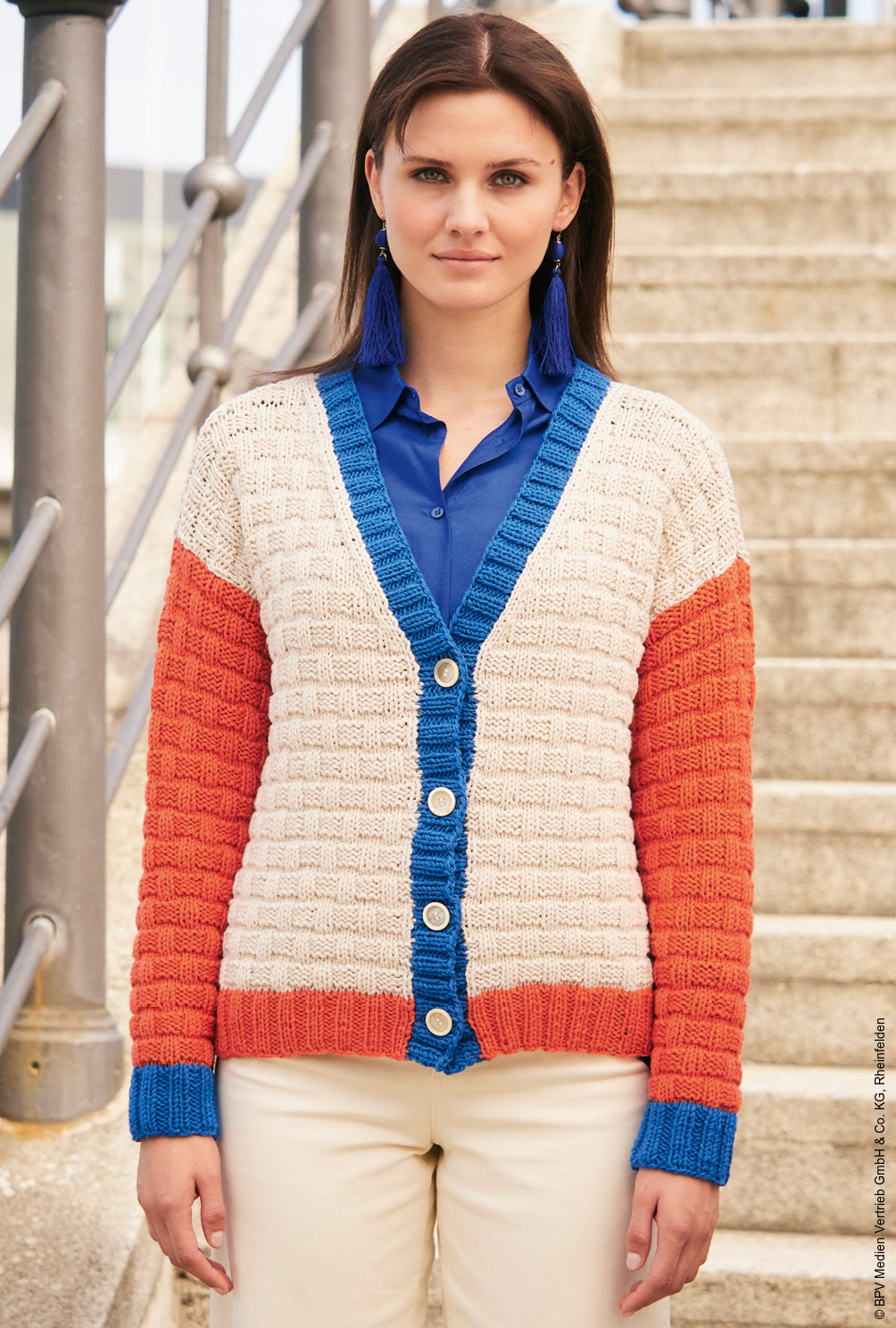 Anleitung: Jacke mit Korbmuster in Natur, Koralle und Tintenblau