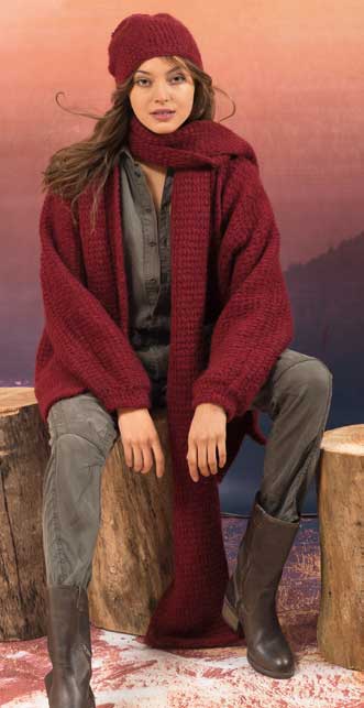Bordeaux gestricktes Set: langer Schal, Mütze, oversized Mantel. Modisch, handgemacht.