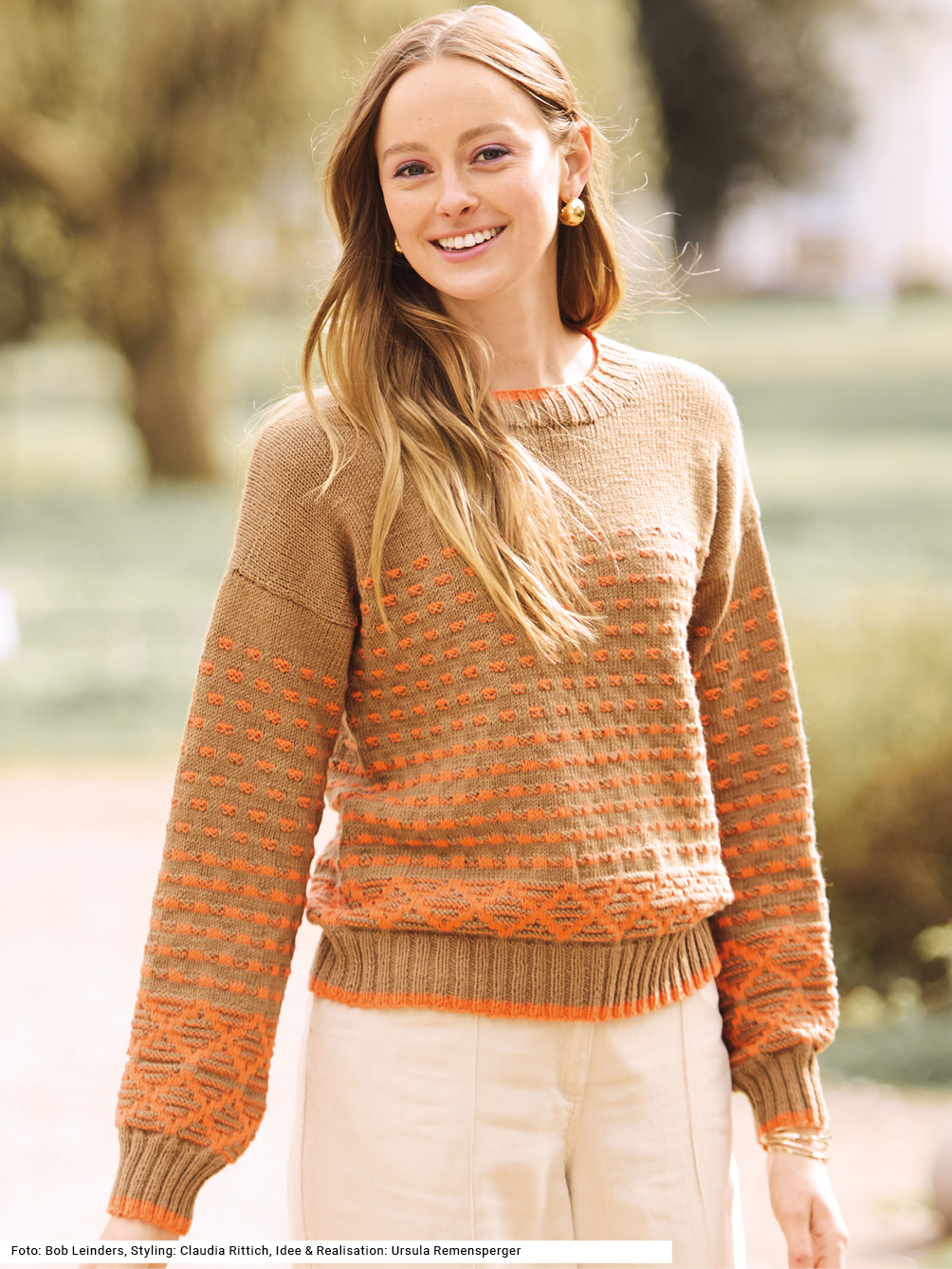 Modellansicht Bild 1: Pullover mit Hebemaschenmuster