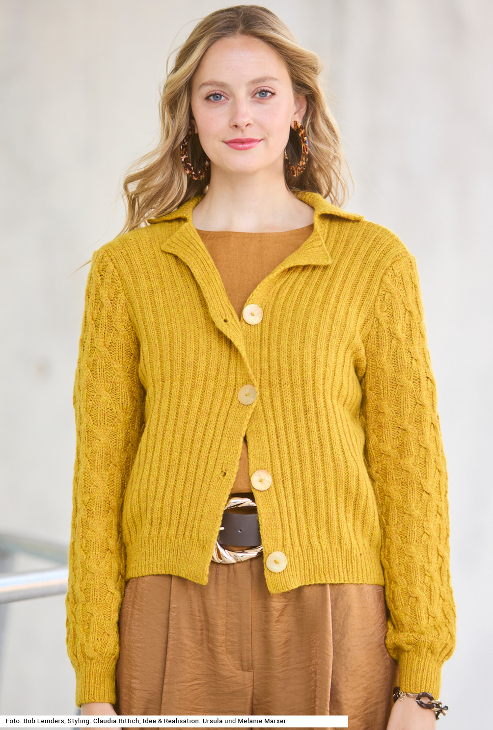 Modellansicht Bild 2: Jacke mit Reverskragen