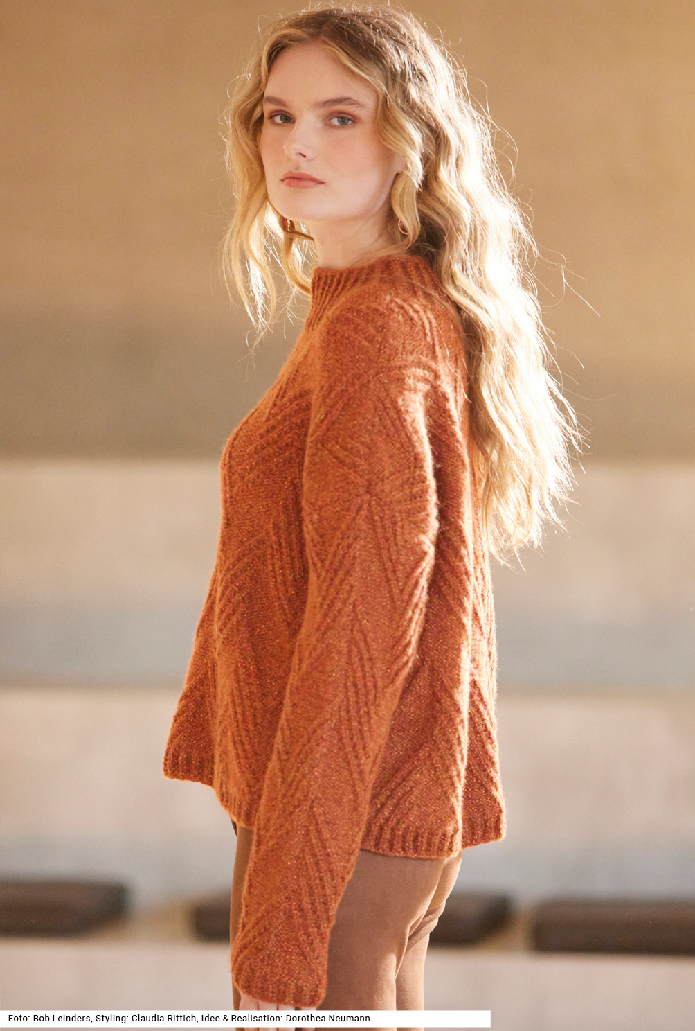 Modellansicht Bild 3: Pulli mit Strukturmuster