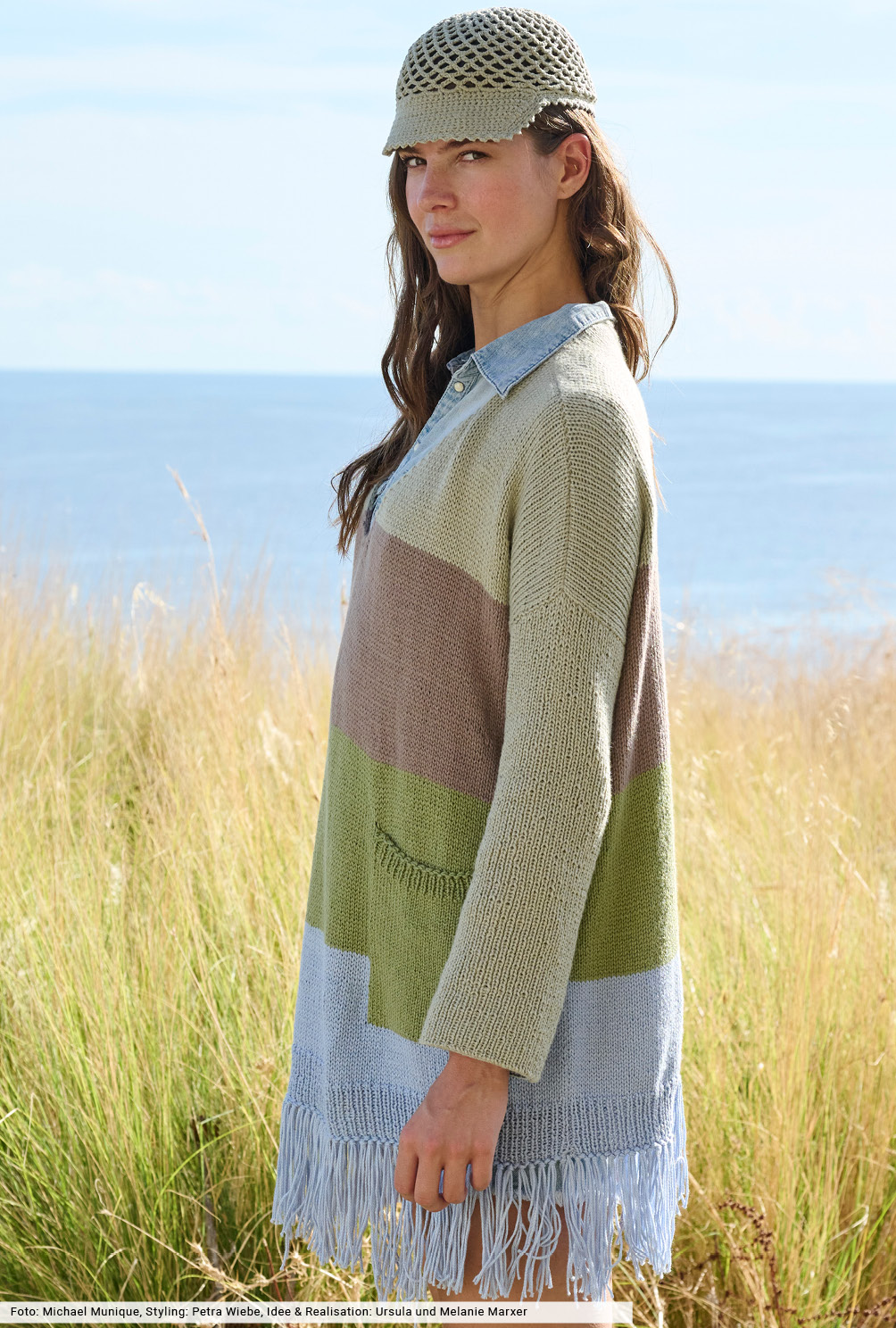 Modellansicht Bild 3: Streifenpulli mit Kappe