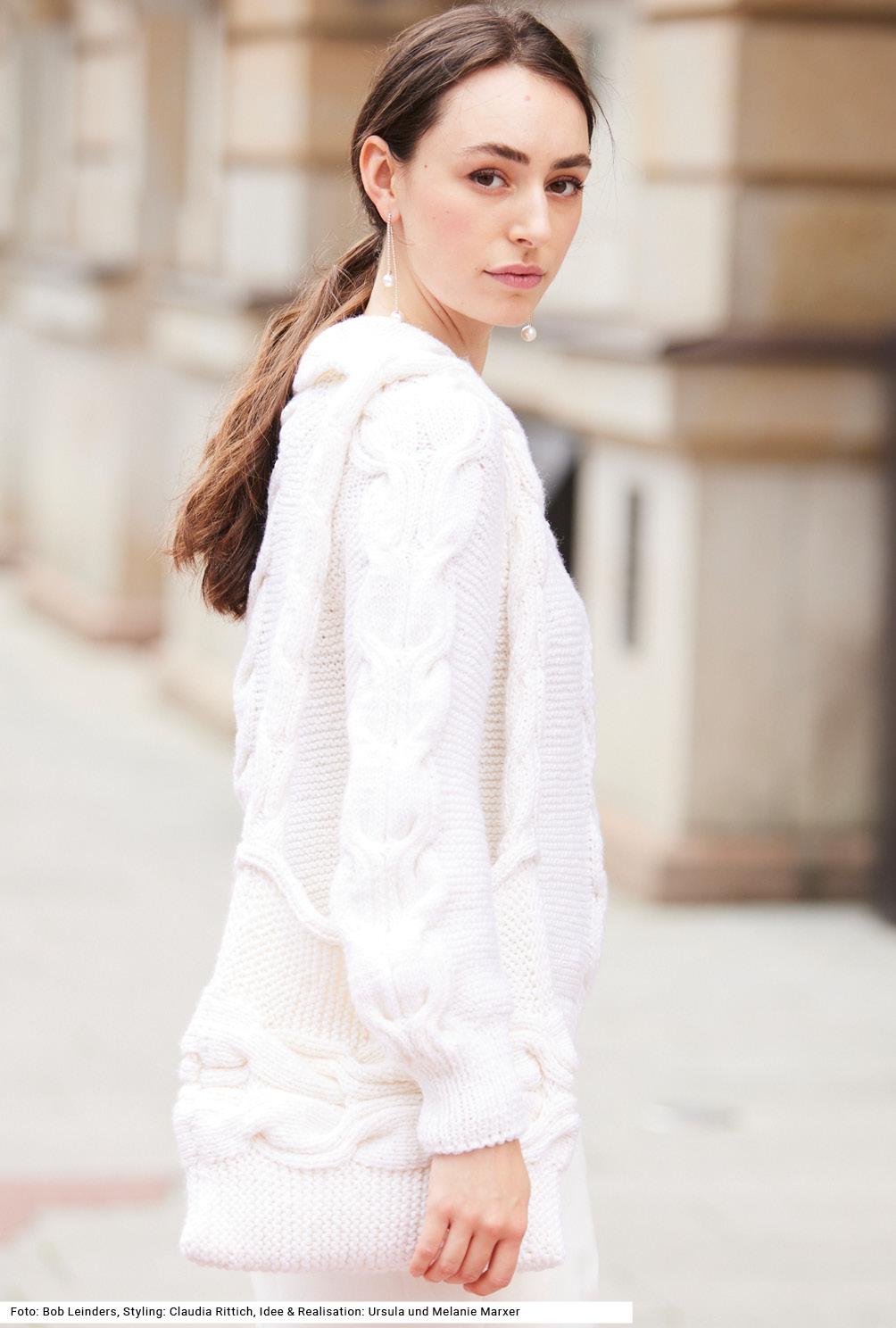 Modellansicht Bild 4: Polo-Raglan mit Handtasche