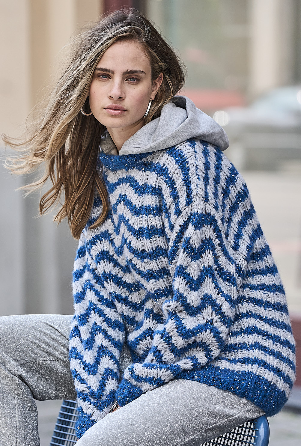 Modellansicht Bild 3: Pulli im Pfauenmuster