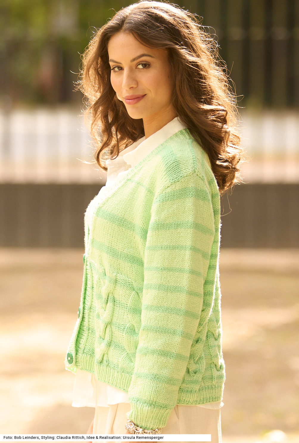 Modellansicht Bild 3: Jacke mit Zöpfen