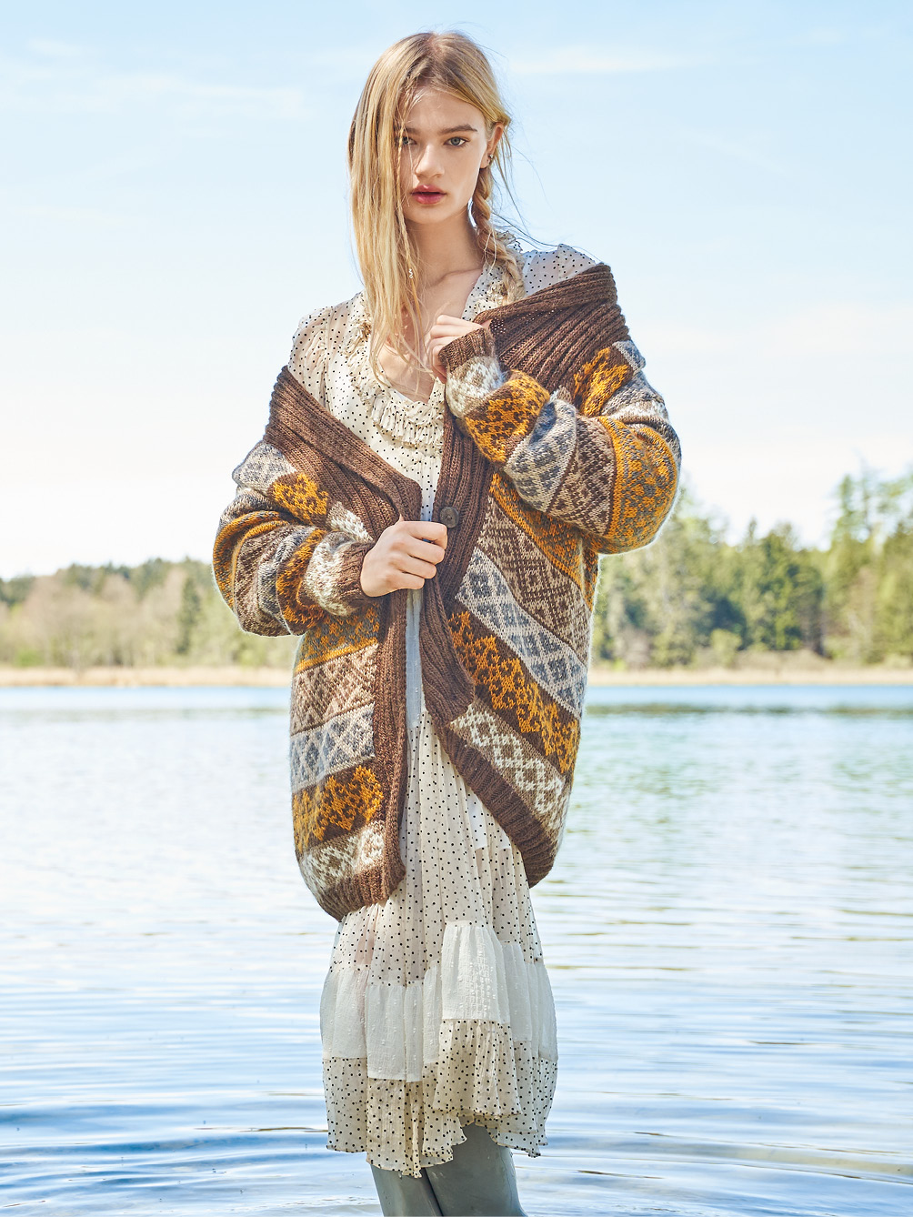 Modellansicht Bild 1: Schalkragen-Jacke mit Jacquardmustern