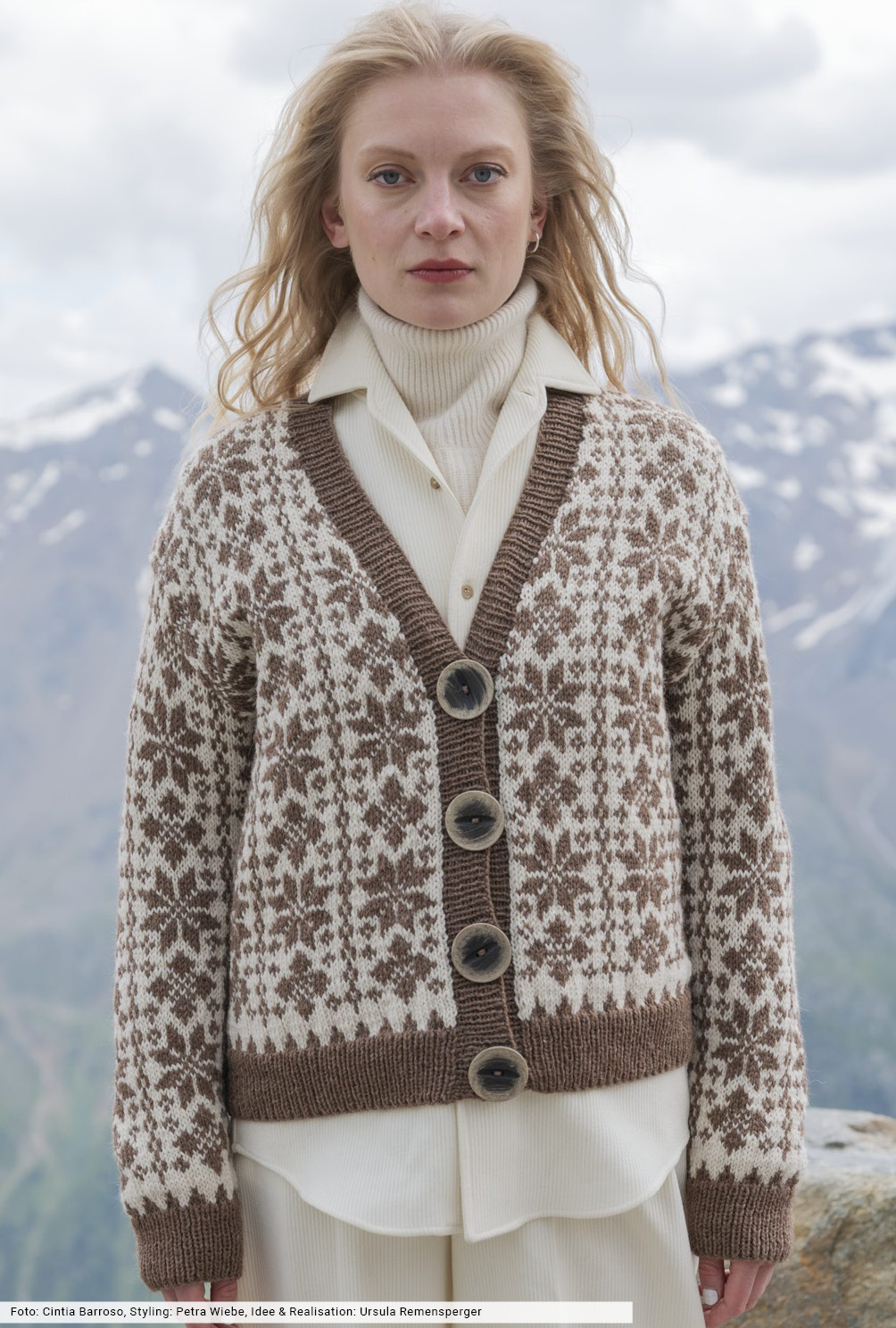 Modellansicht Bild 2: Cardigan mit Eiskristallen