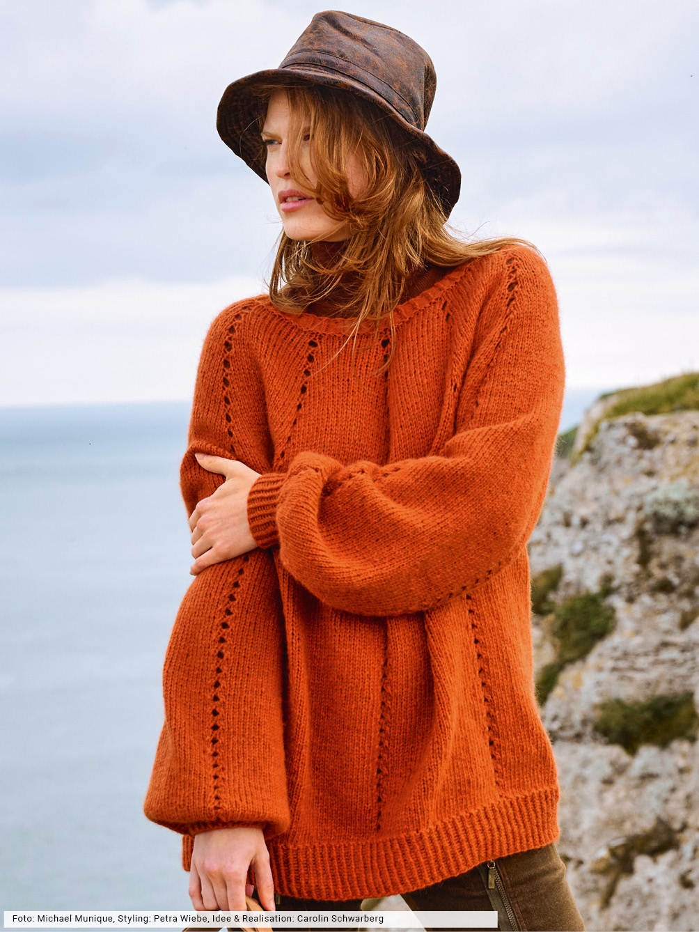Modellansicht Bild 1: Pulli mit Lochstreifen