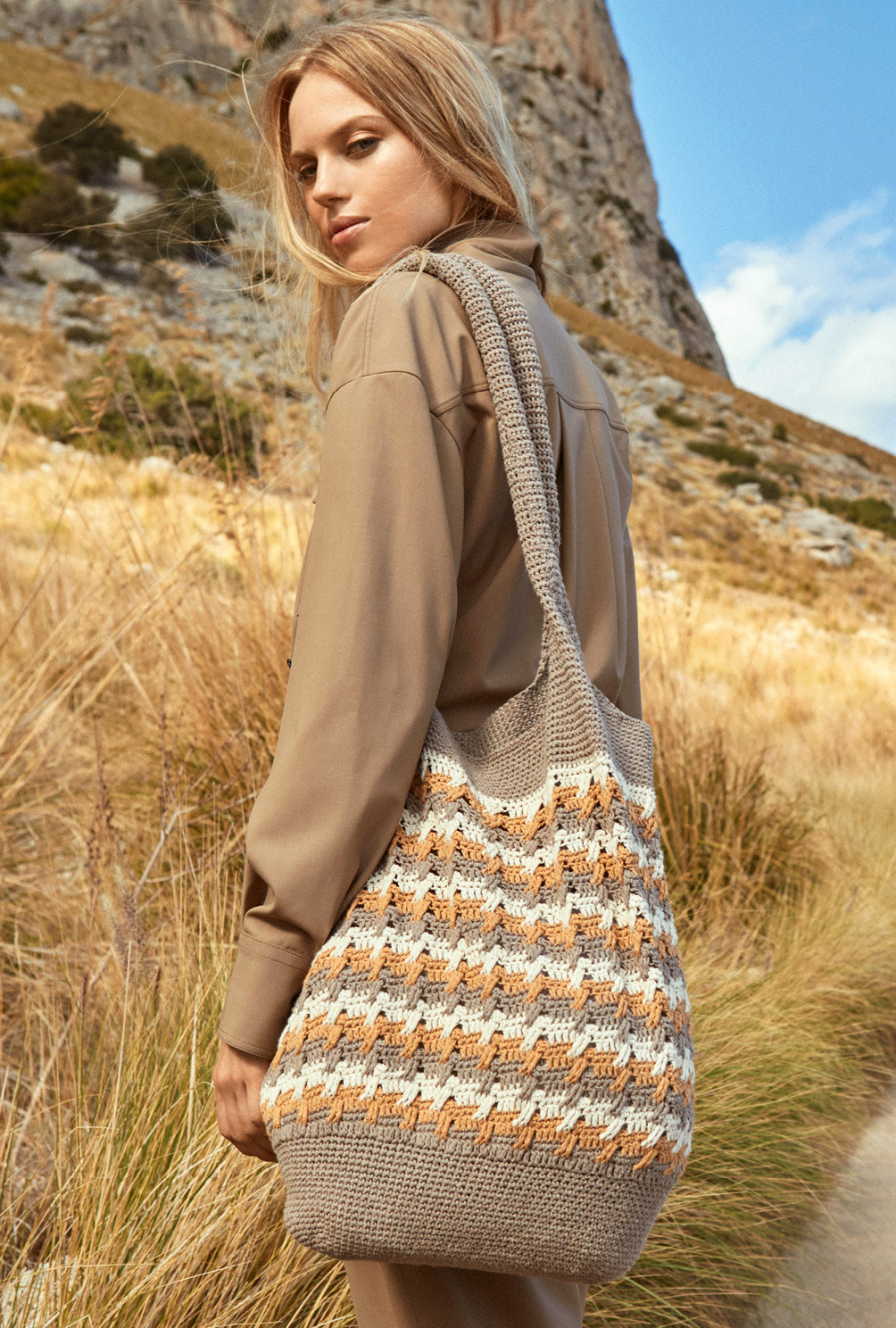 Modellansicht Bild 3: Häkeltasche aus recycelter Baumwolle