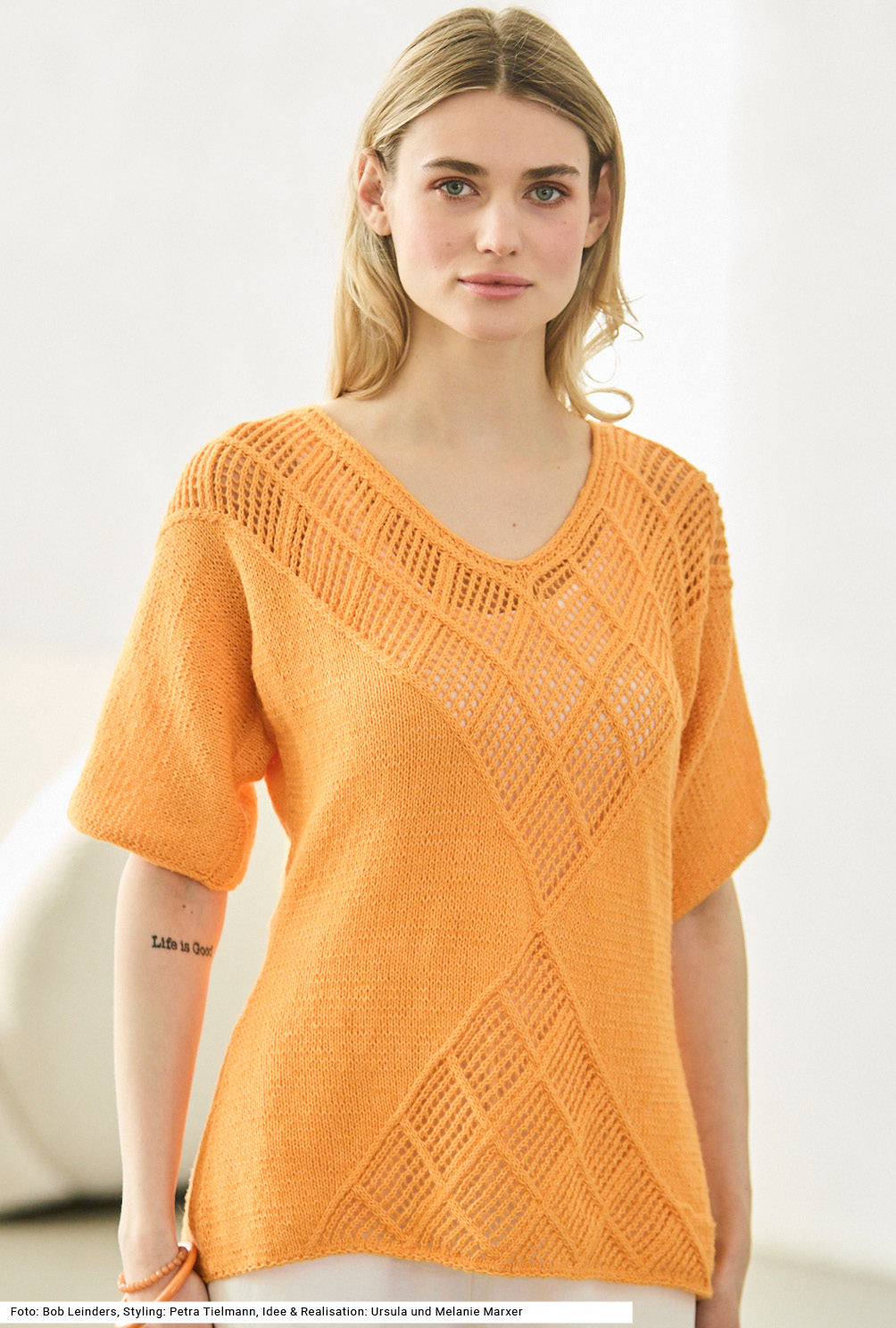 Modellansicht Bild 2: Pulli mit V-Passe