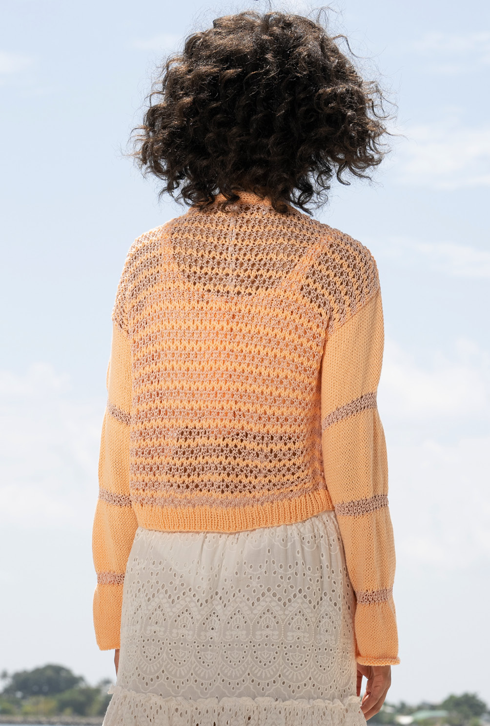 Modellansicht Bild 6: Crop-Twinset aus Top und Jäckchen