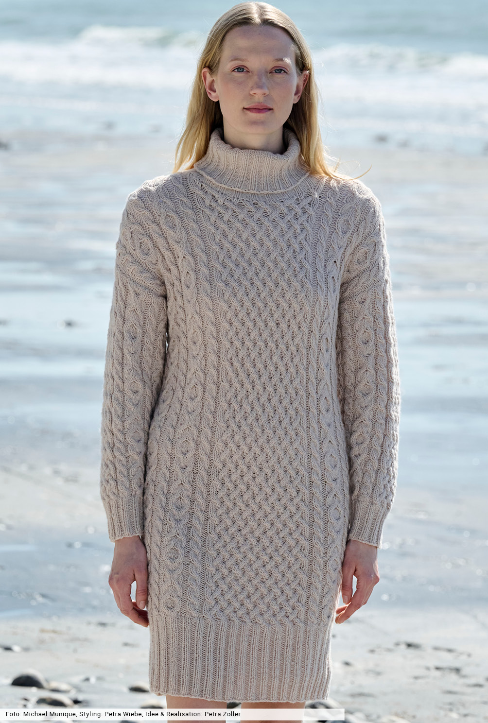 Modellansicht Bild 2: Kleid mit Zopfstrukturen