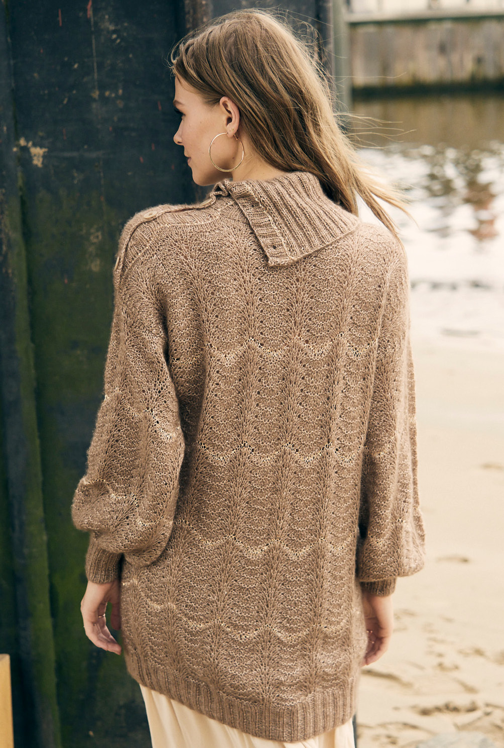 Wellenmjuster-Pullover mit Paillettenstreifen