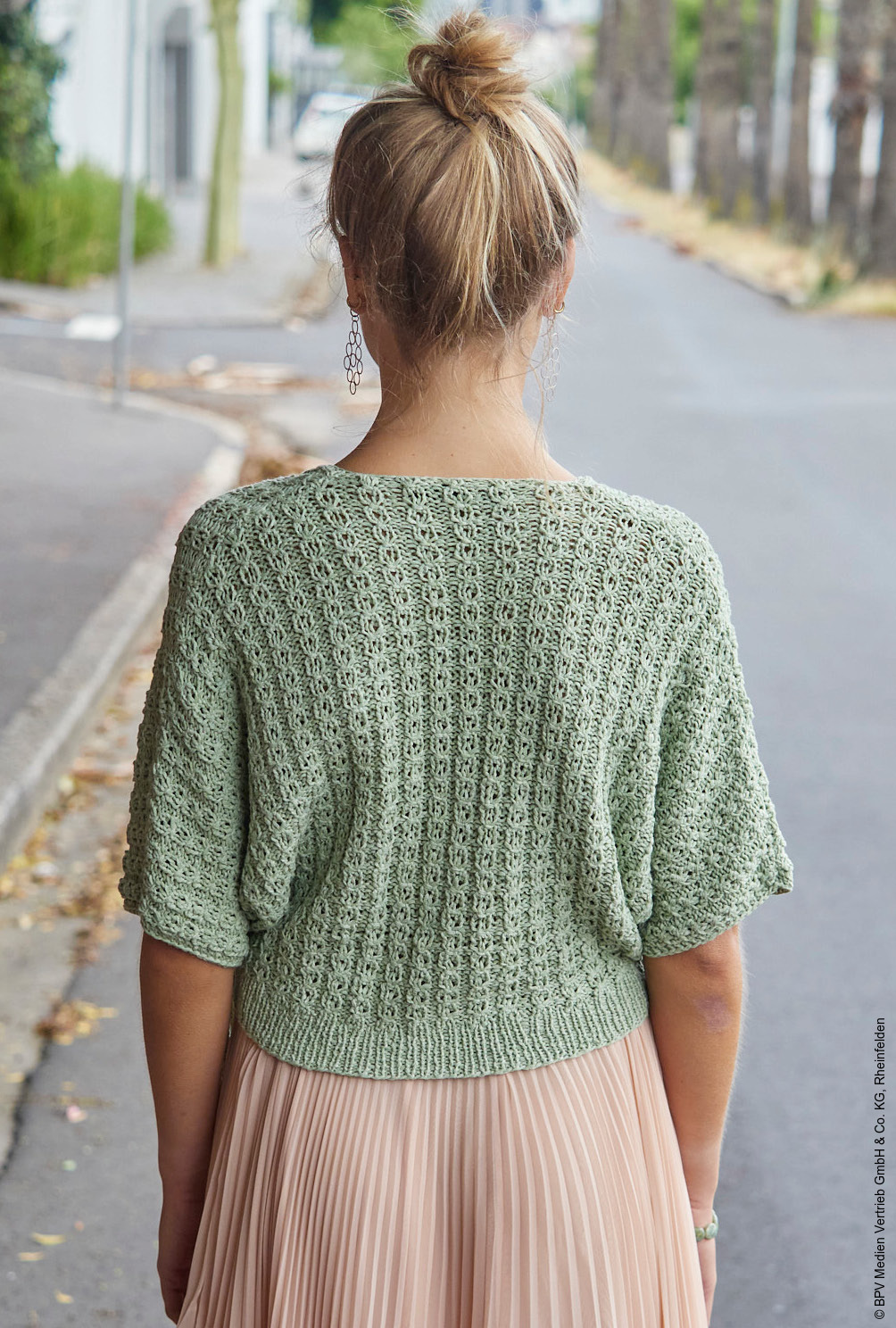 Modellansicht Bild 5: Wickeljacke in Lindgrün