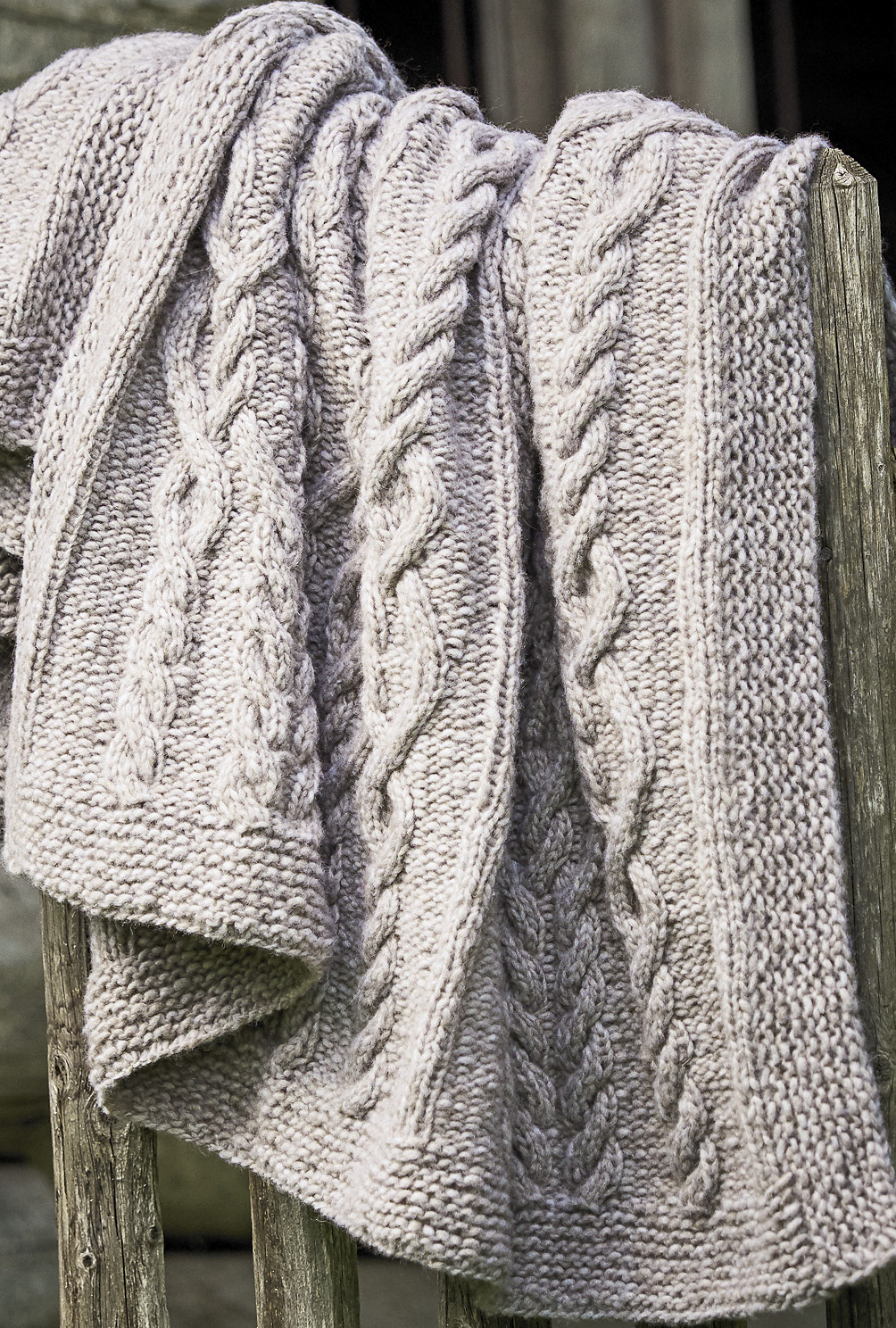 Modellansicht Bild 4: Graubeiges Plaid mit Zopfrauten