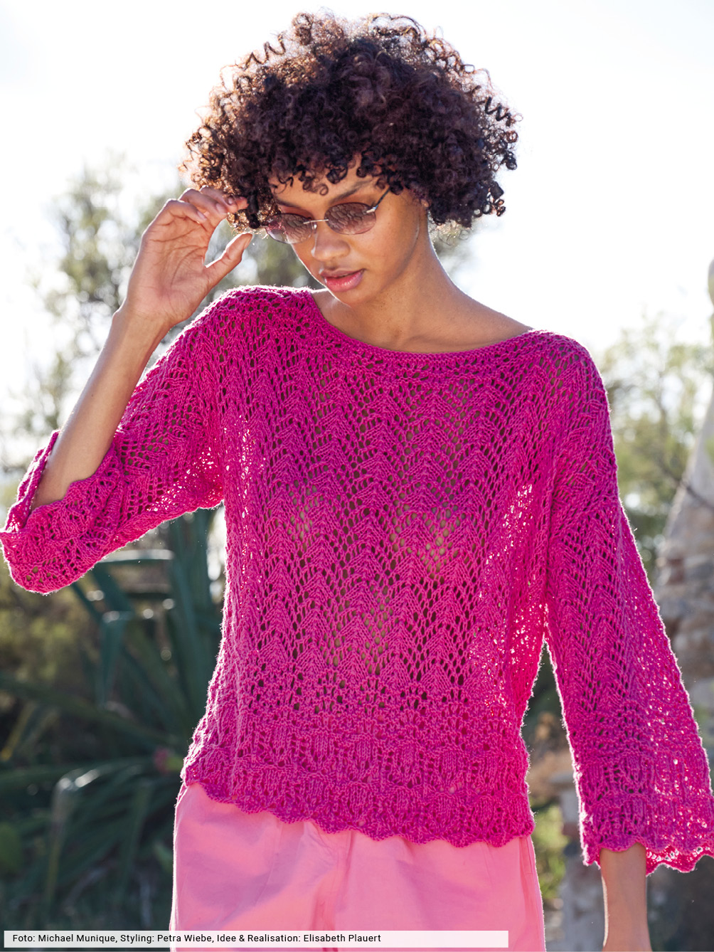 Modellansicht Bild 1: Ajourmusterpulli in Pink