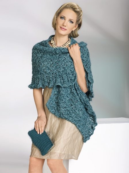 Modisches Strickset in Blaugrün: Lässiger Poncho und handgemachte Clutch, perfekt kombinierbar, elegant und stilvoll.