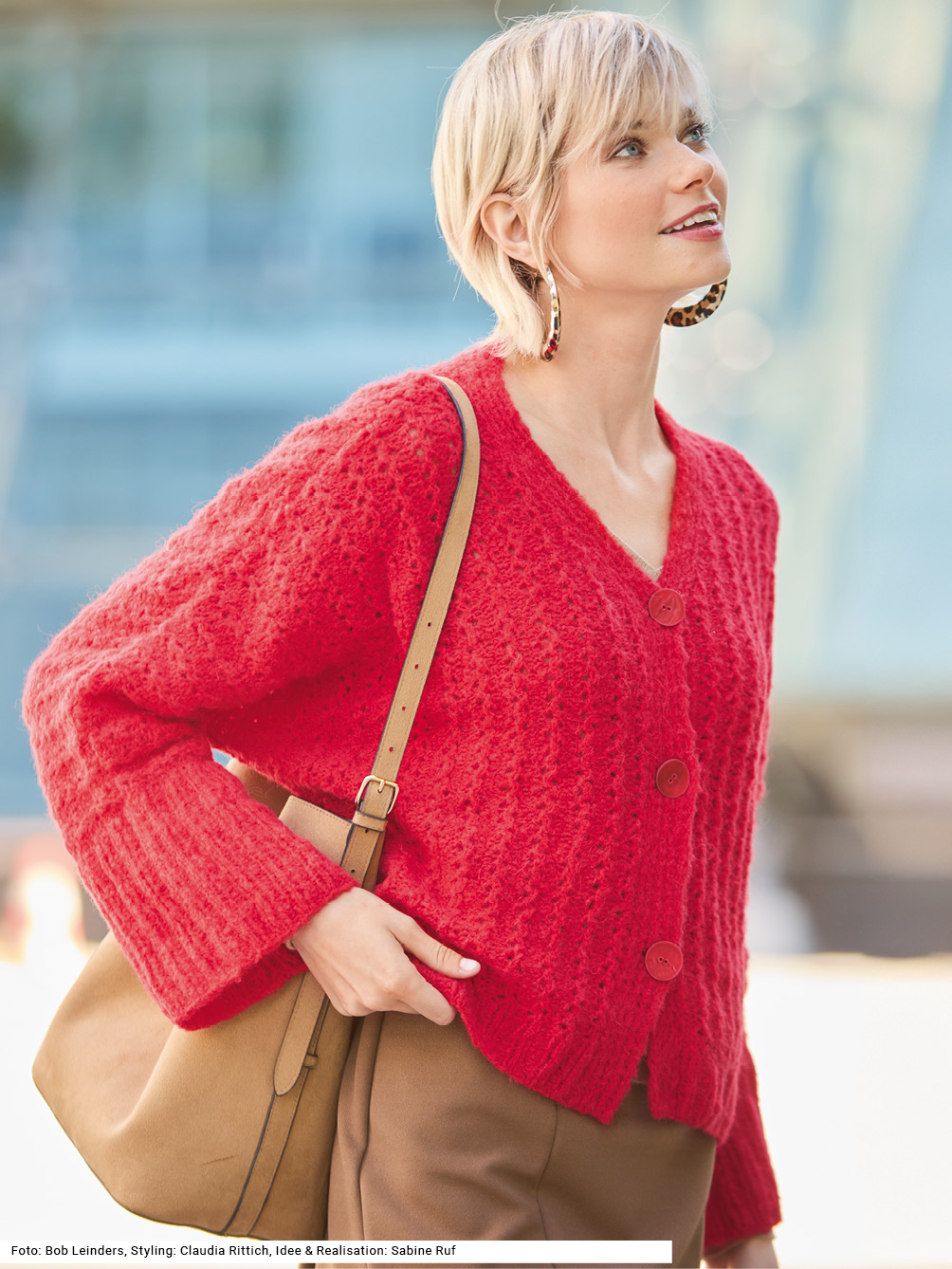 Modellansicht Bild 1: Jacke mit Fledermausärmeln