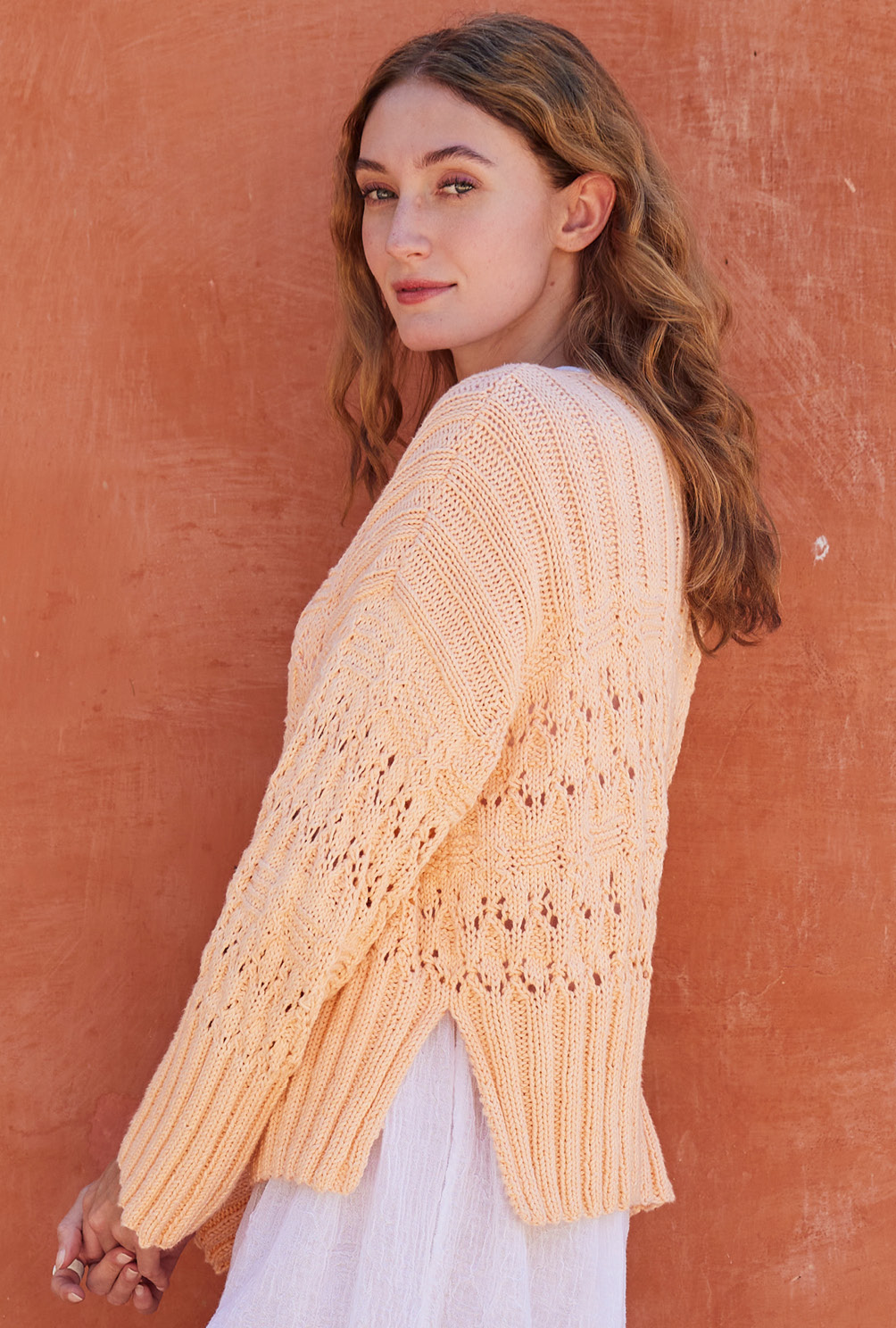 Modellansicht Bild 4: Pulli mit Seitenschlitzen