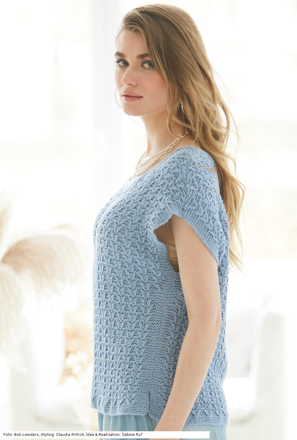 Modellansicht Bild 3: Top mit Hebemaschenmuster in Jeansblau