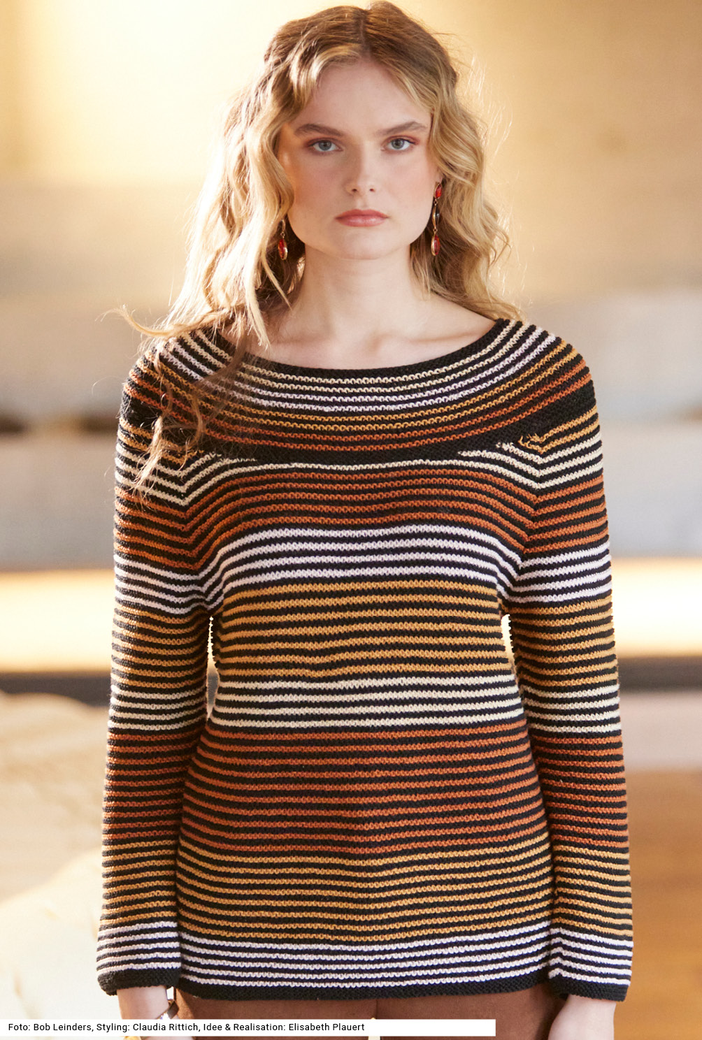 Modellansicht Bild 2: Streifen-Pulli mit Rundpasse