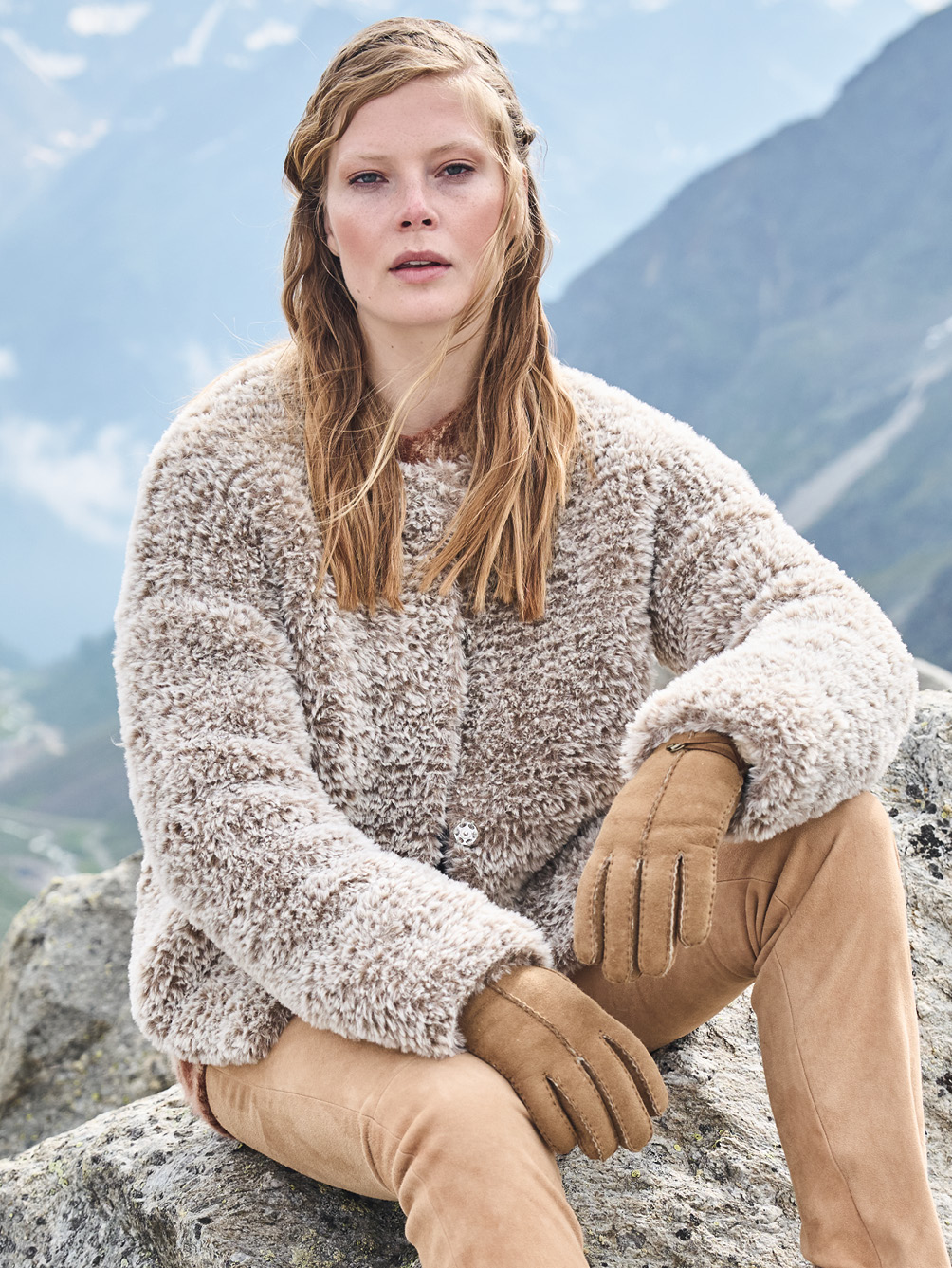 Modellansicht Bild 1: Kurzjacke mit Druckknöpfen