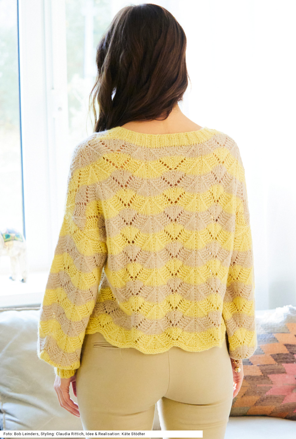 Modellansicht Bild 5: Pulli mit Wellenmuster in Gelb und Beige