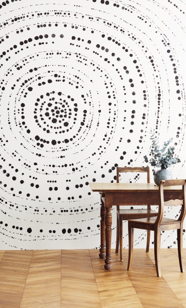 Kreise aus schwarzen Punkten auf weißem Hintergrund. Eleganter, minimalistischer Look mit handgearbeiteten Details.