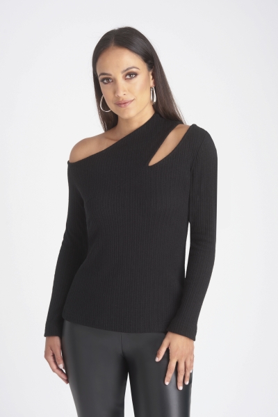 Asymmetrischer schwarzer Pullover, off-shoulder, gerippter Stoff. Modisch, minimalistisch, einzigartiger Schnitt.