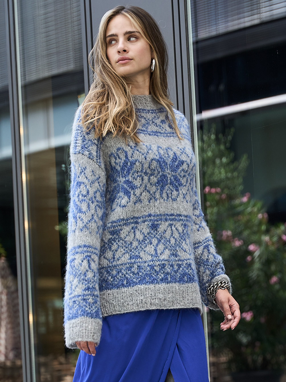 Modellansicht Bild 1: Pulli mit Eiskristallen