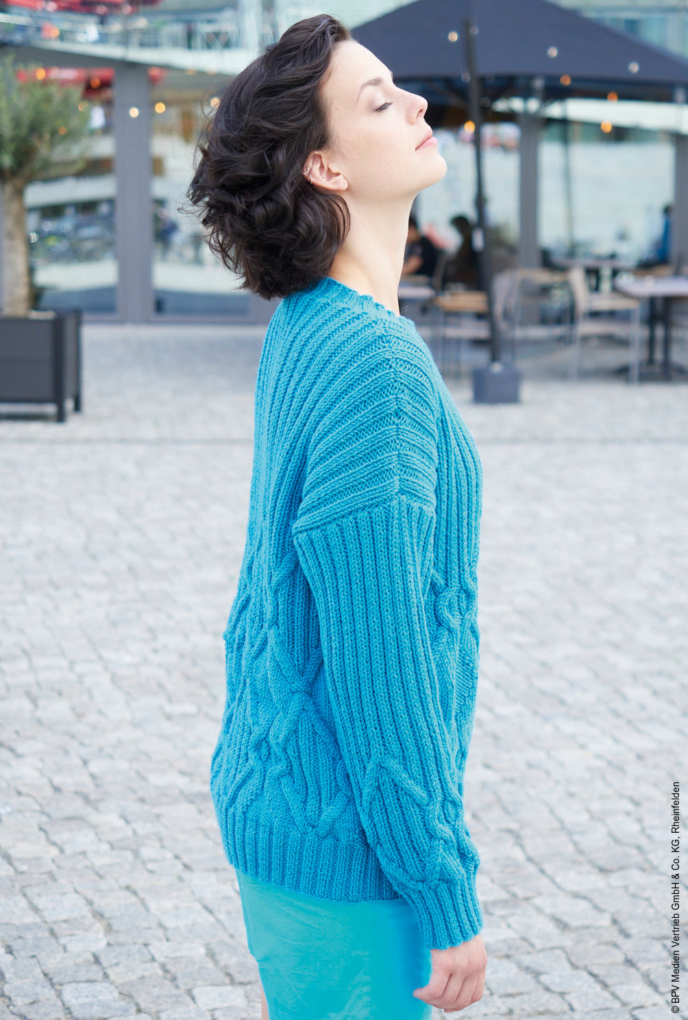 Modellansicht Bild 4: Pulli mit Rautenzöpfen und Rippen