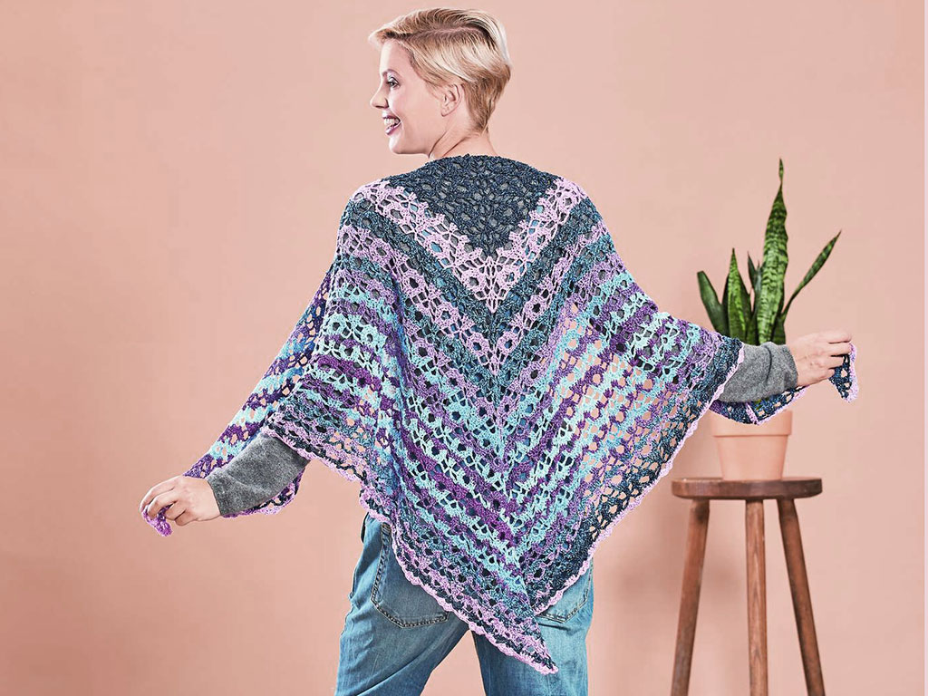 Woolly Hugs Bobbel-Tuch gehäkelt, in den Farben Lavendel, Flieder und Blau
