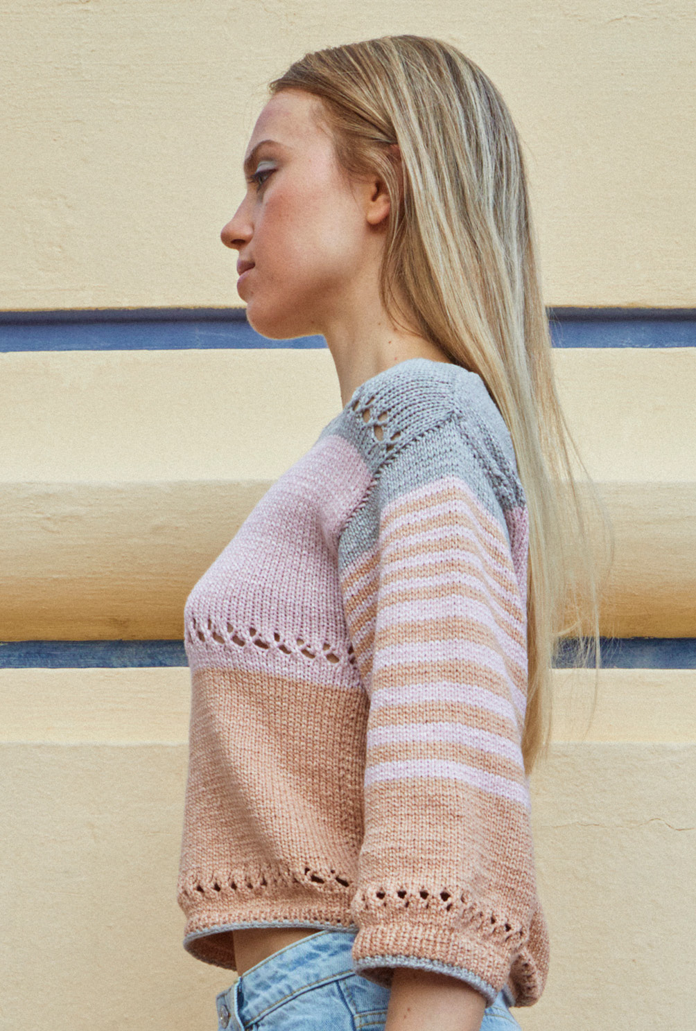 Modellansicht Bild 5: Pulli mit Colorblocking in Make-up-Tönen