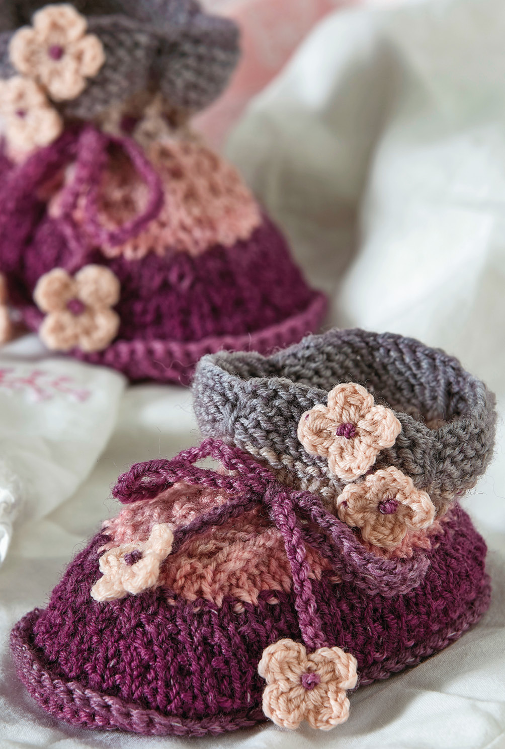 Modellansicht Bild 3: Babyschuhe mit gehäkelten Blümchen